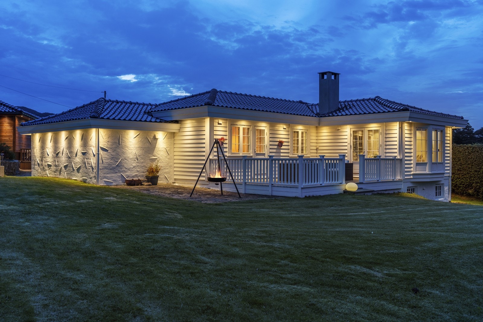 Flott enebolig omtegnet av Loddvar P. Hessberg i 2007 Galleribilde