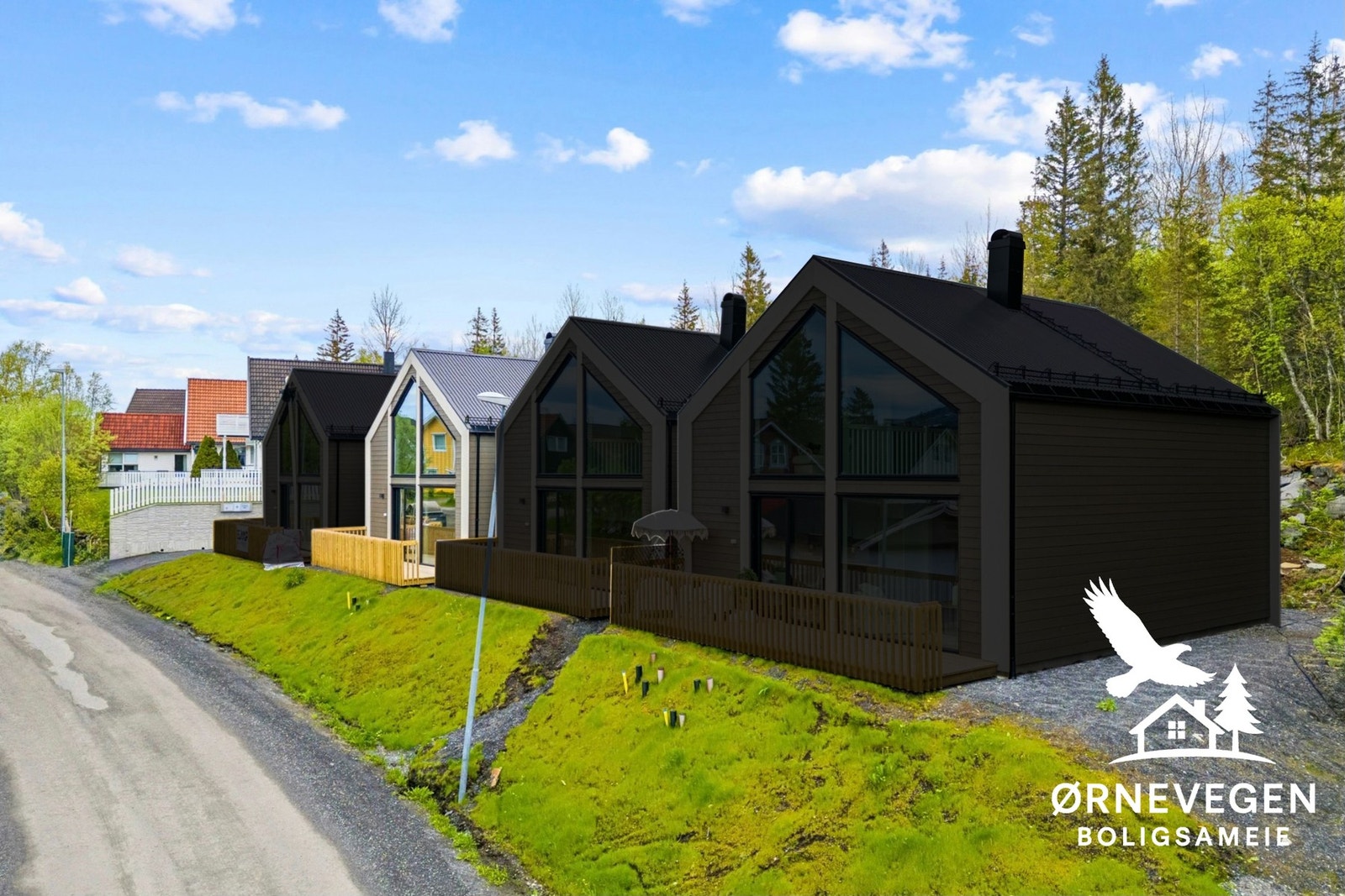 Nå kan du velge mellom 4 fine eneboliger med 3 soverom og carport! Her fra Ørnevegen 11. Galleribilde