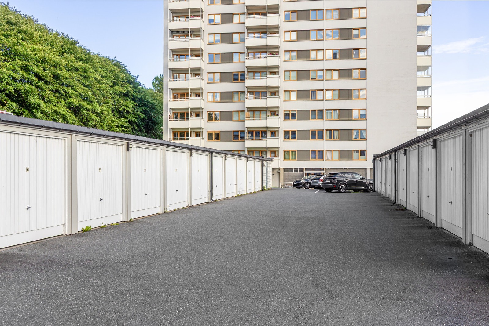 Borettslaget har 100 garasjeplasser som fordeles etter ventelister Galleribilde