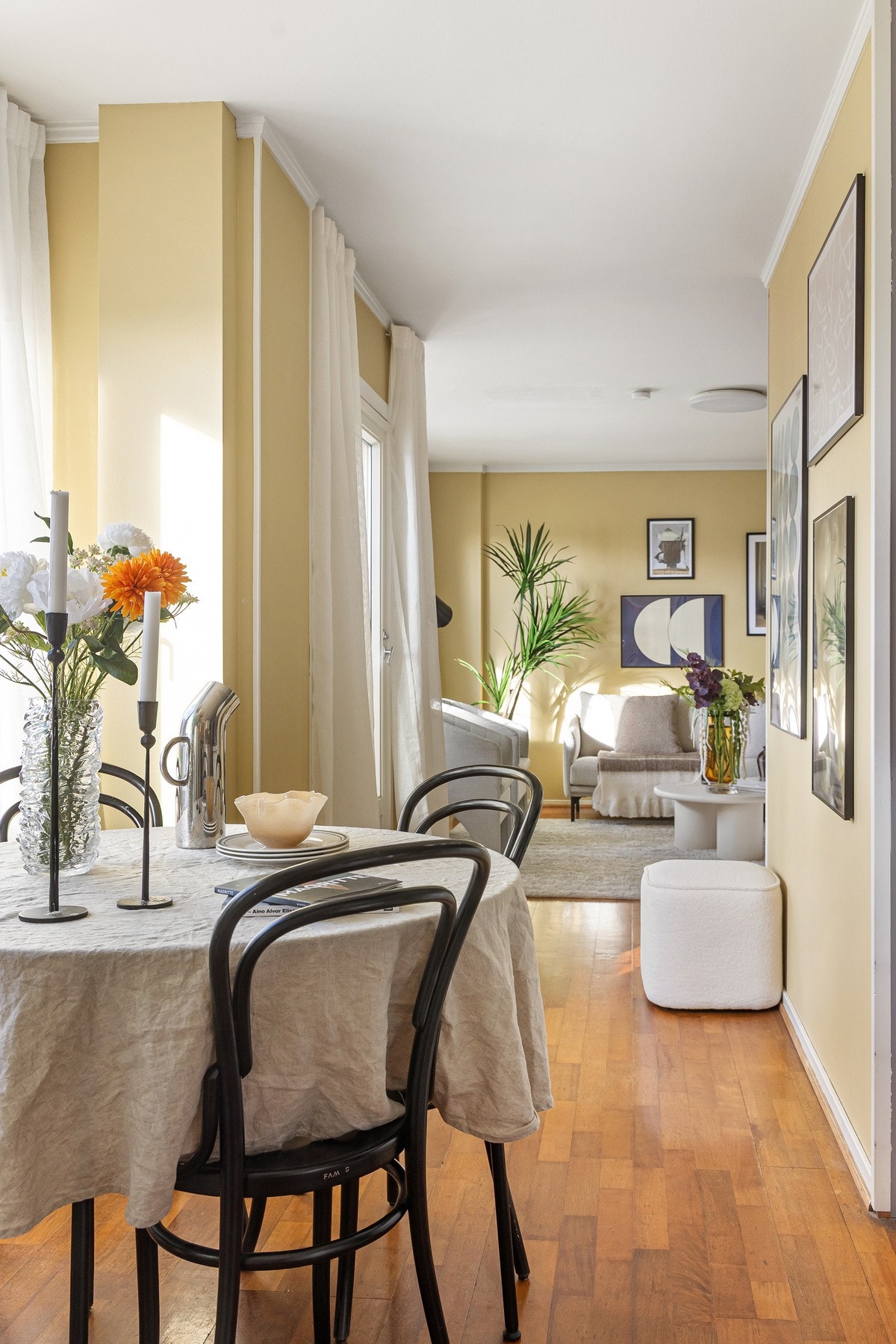 Nydelig lysinnslipp i hele leiligheten. Galleribilde