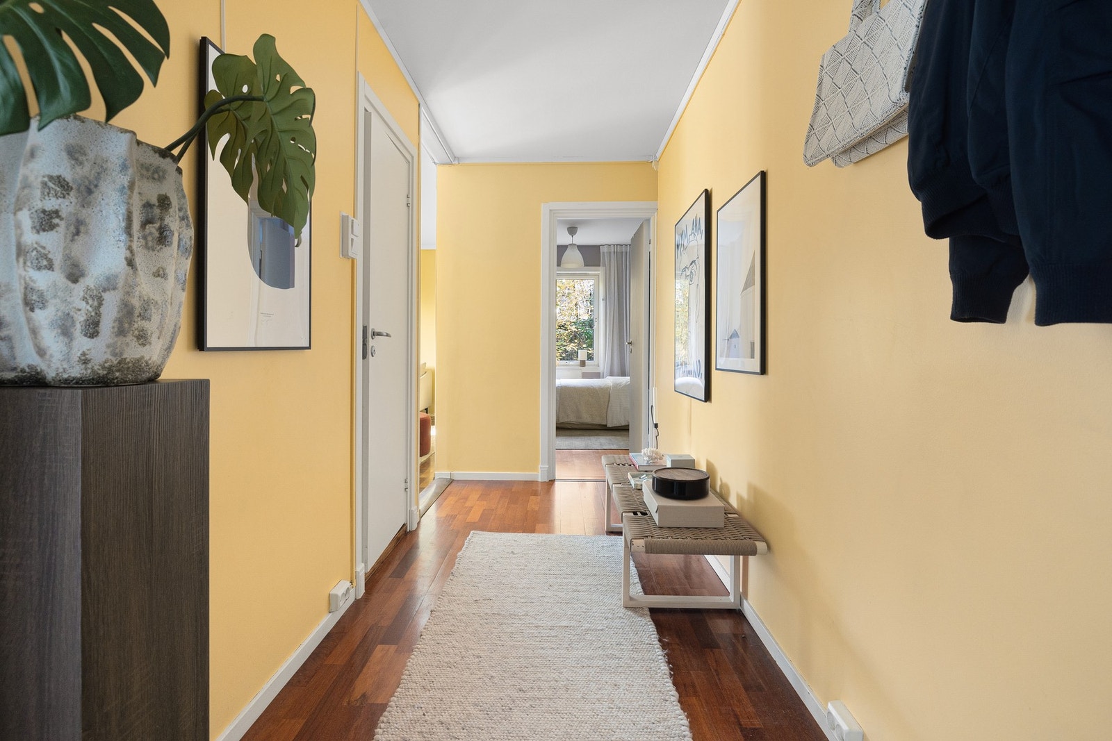 Entréen gir et godt førsteinntrykk av boligen. Galleribilde