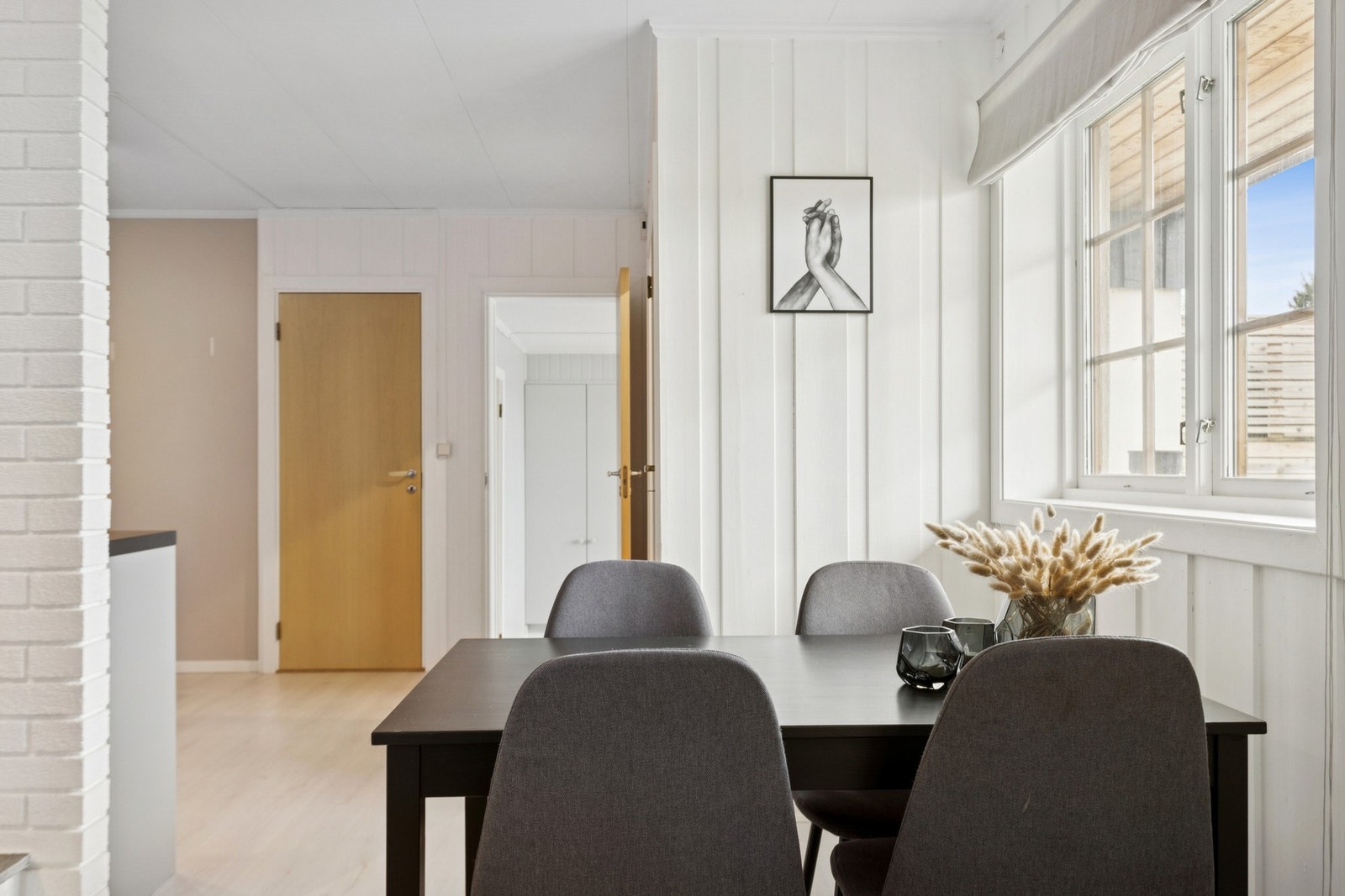 Samle familien rundt spisestuen for et herlig måltid. Galleribilde