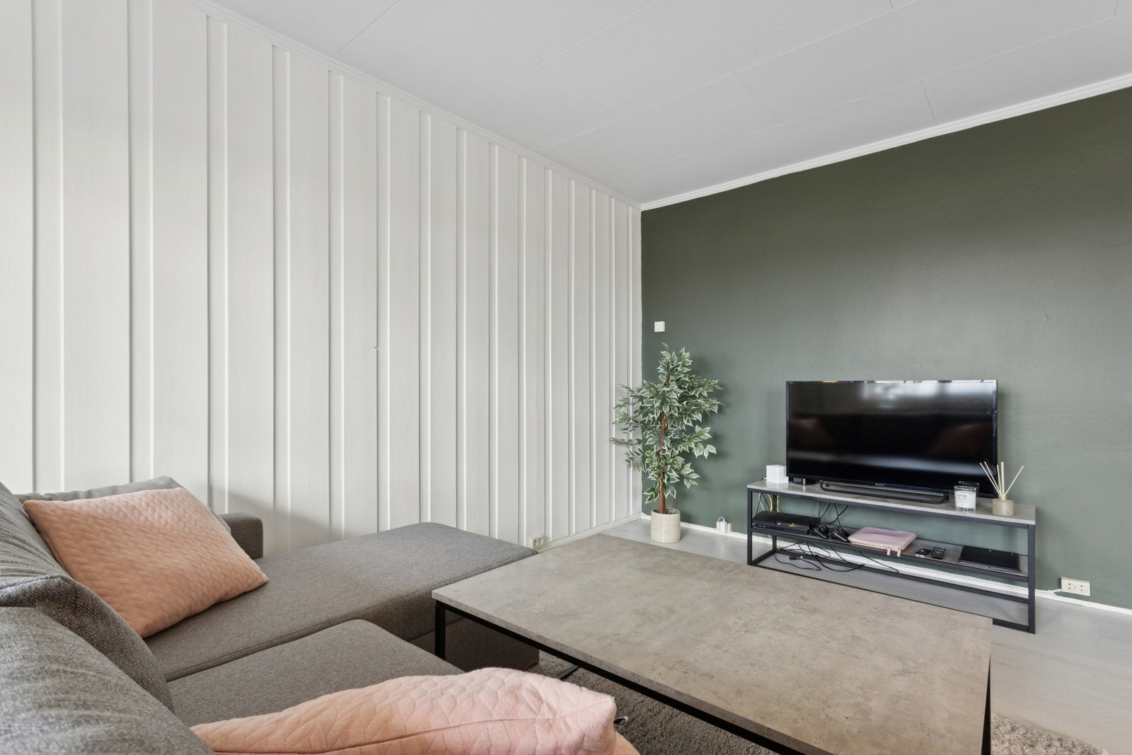 Om hybelen ikke skal leies ut, så er det perfekt å ha ekstra stue for barna/ungdommen i huset. Galleribilde