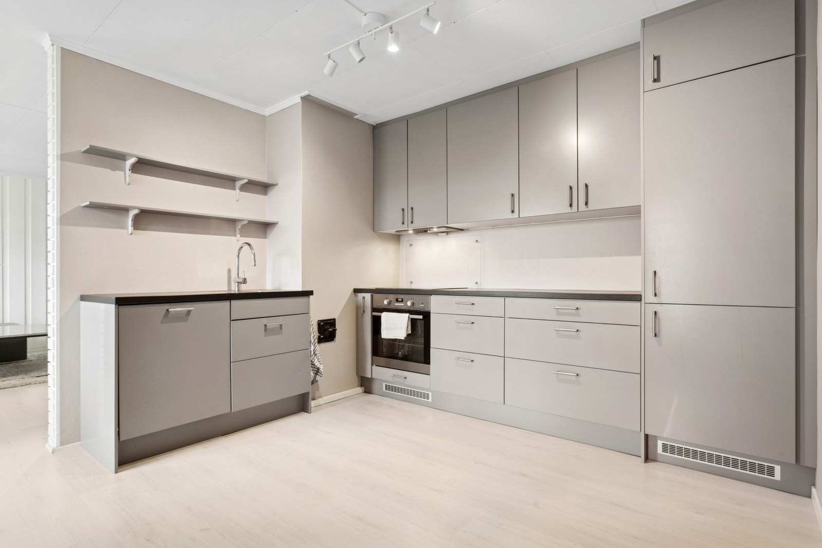 Godt med oppbevaring i innredningen. Galleribilde