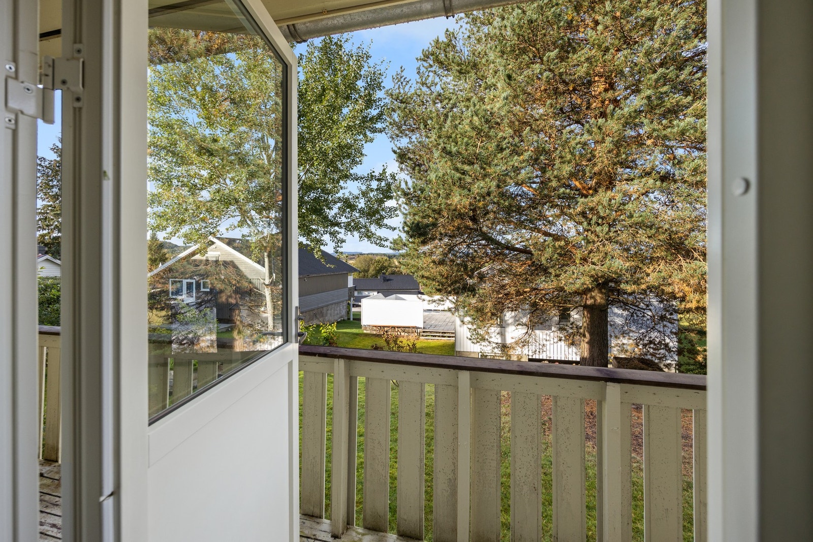 Fra soverom 1 er det også utgang til en egen luftebalkong på ca. 8,5 kvm. Galleribilde