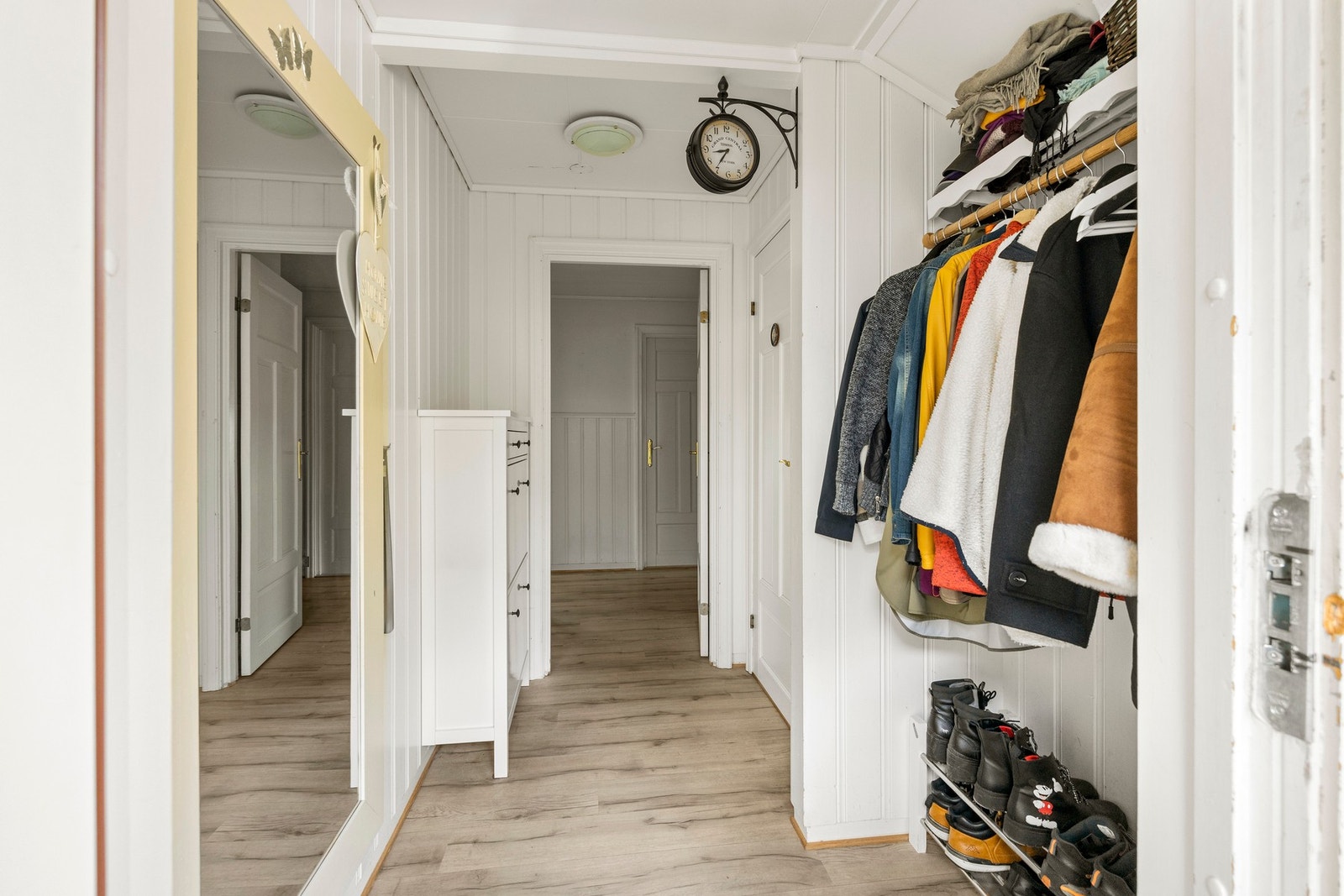 Entré - ca. 4 kvm. Galleribilde