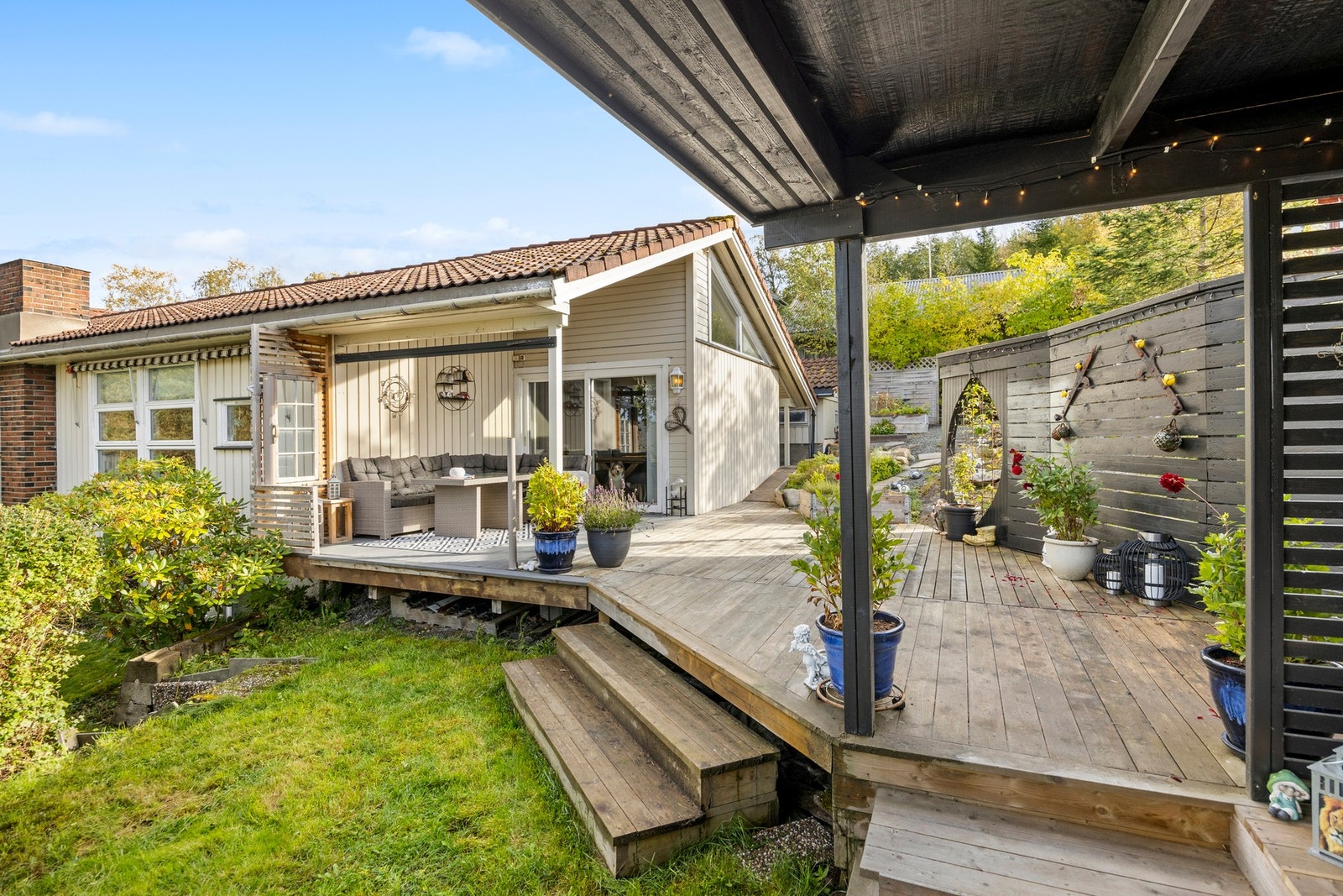 En innholdsrik enebolig med pent opparbeidete utearealer. Galleribilde