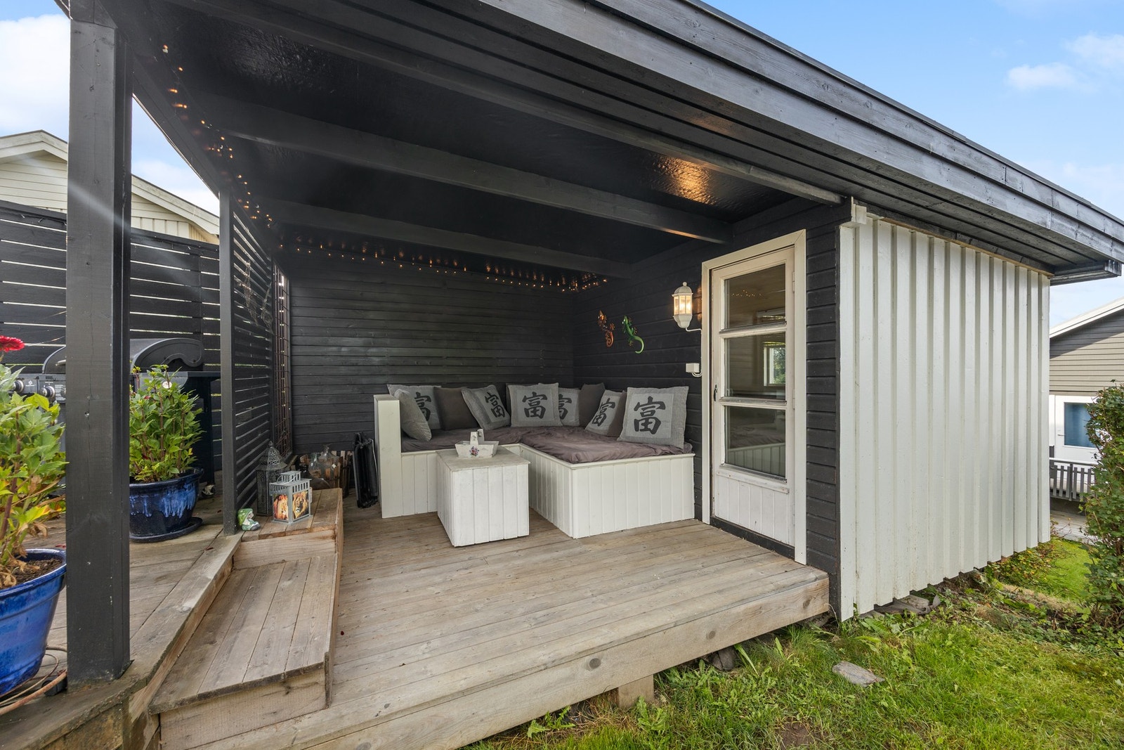 Takoverbygget uteområde med bod på ca. 7,5 kvm. Galleribilde