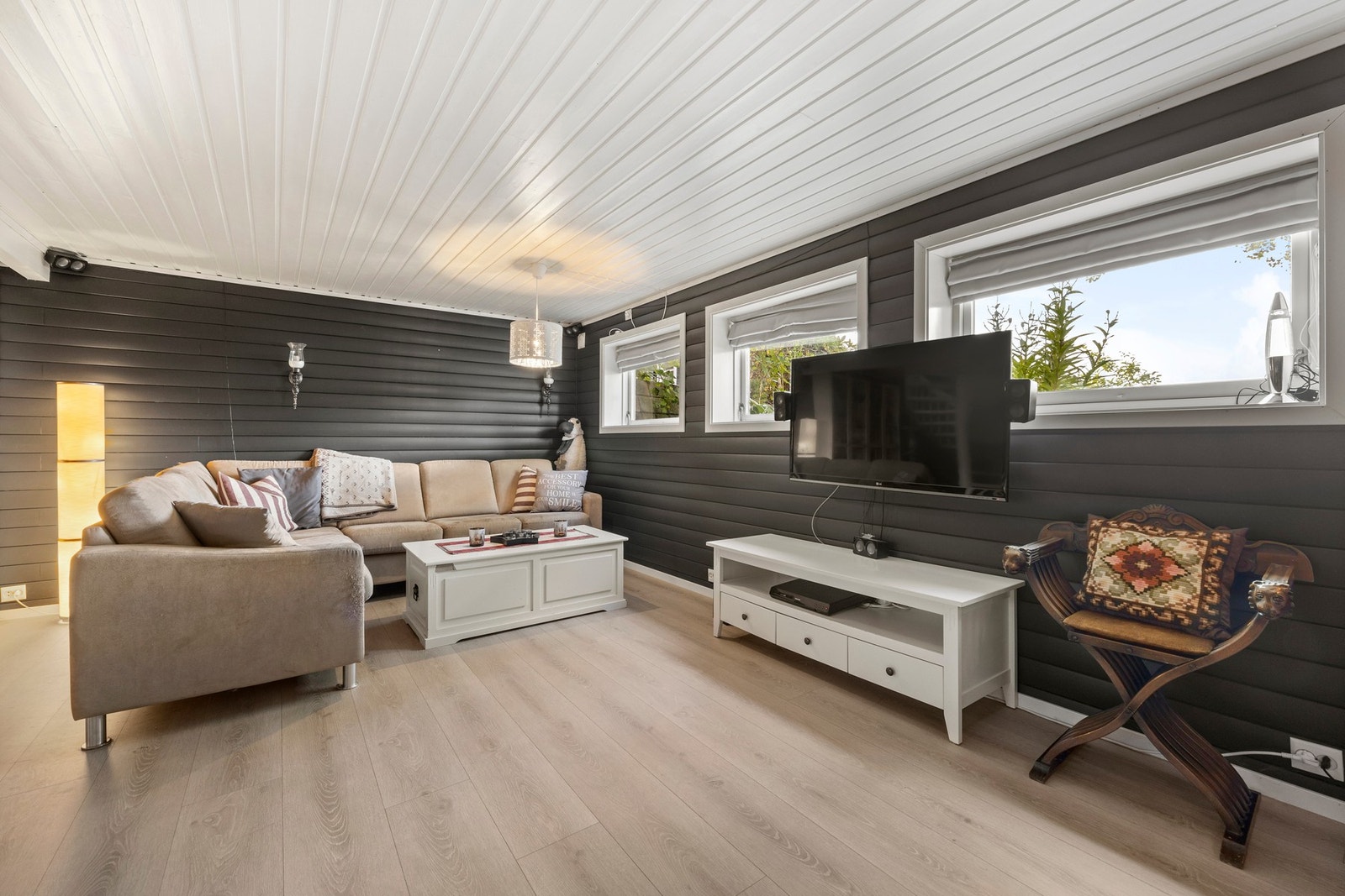 Rom innredet som kjellerstue - ca. 31 kvm. Galleribilde