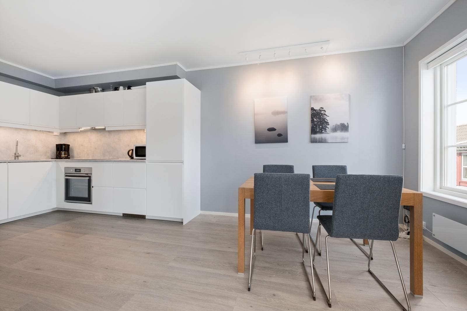 Kjøkken og spisegruppe Galleribilde