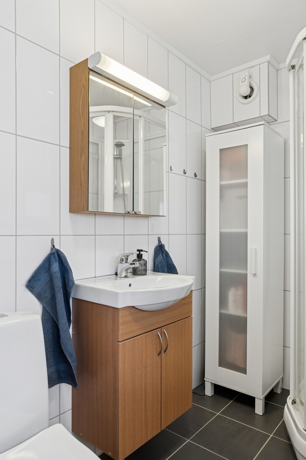 Rommet har elektriske varmekabler i gulvet. Galleribilde