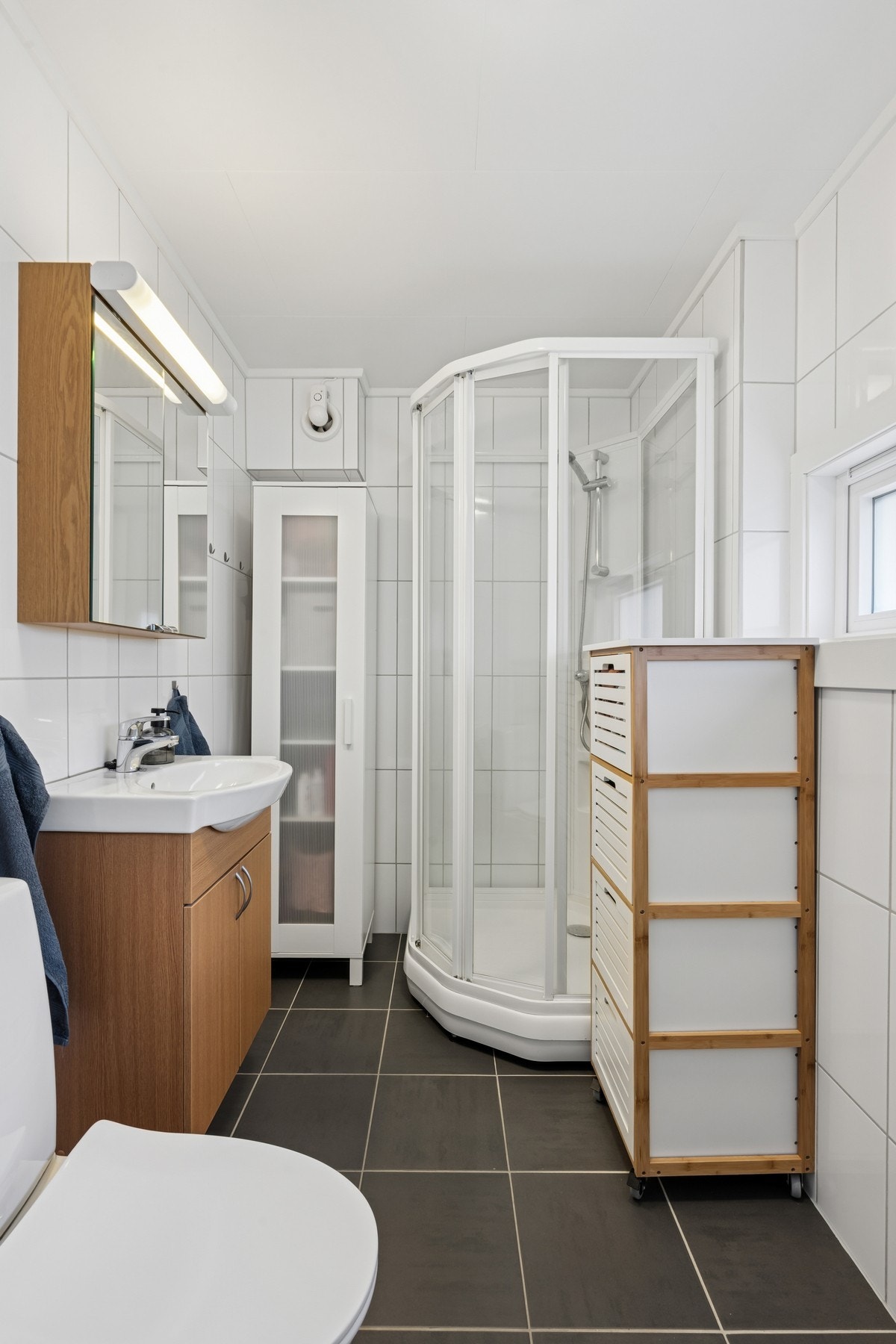 Iht. tidligere salgsoppgave ble badet oppgradert i 2010 Galleribilde