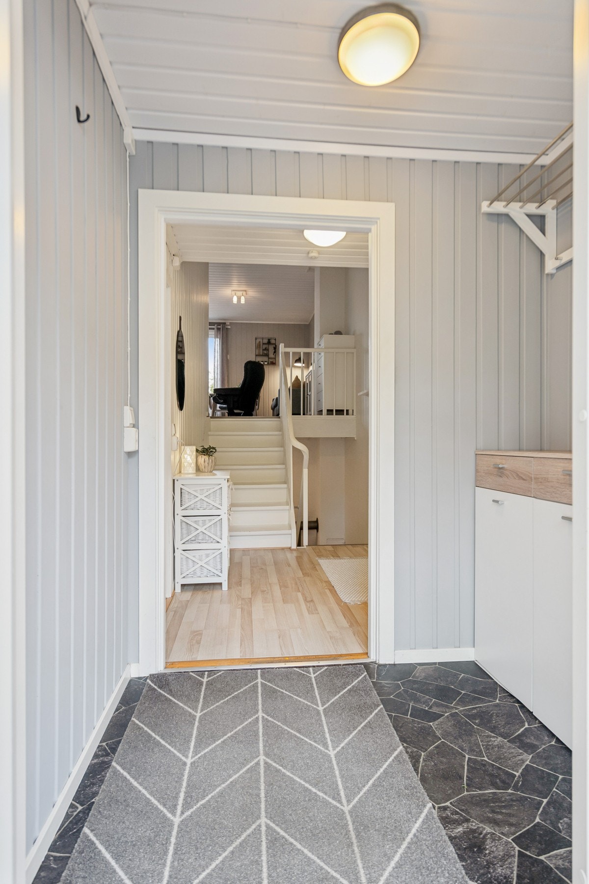 Elektriske varmekabler i entre/gang. Galleribilde