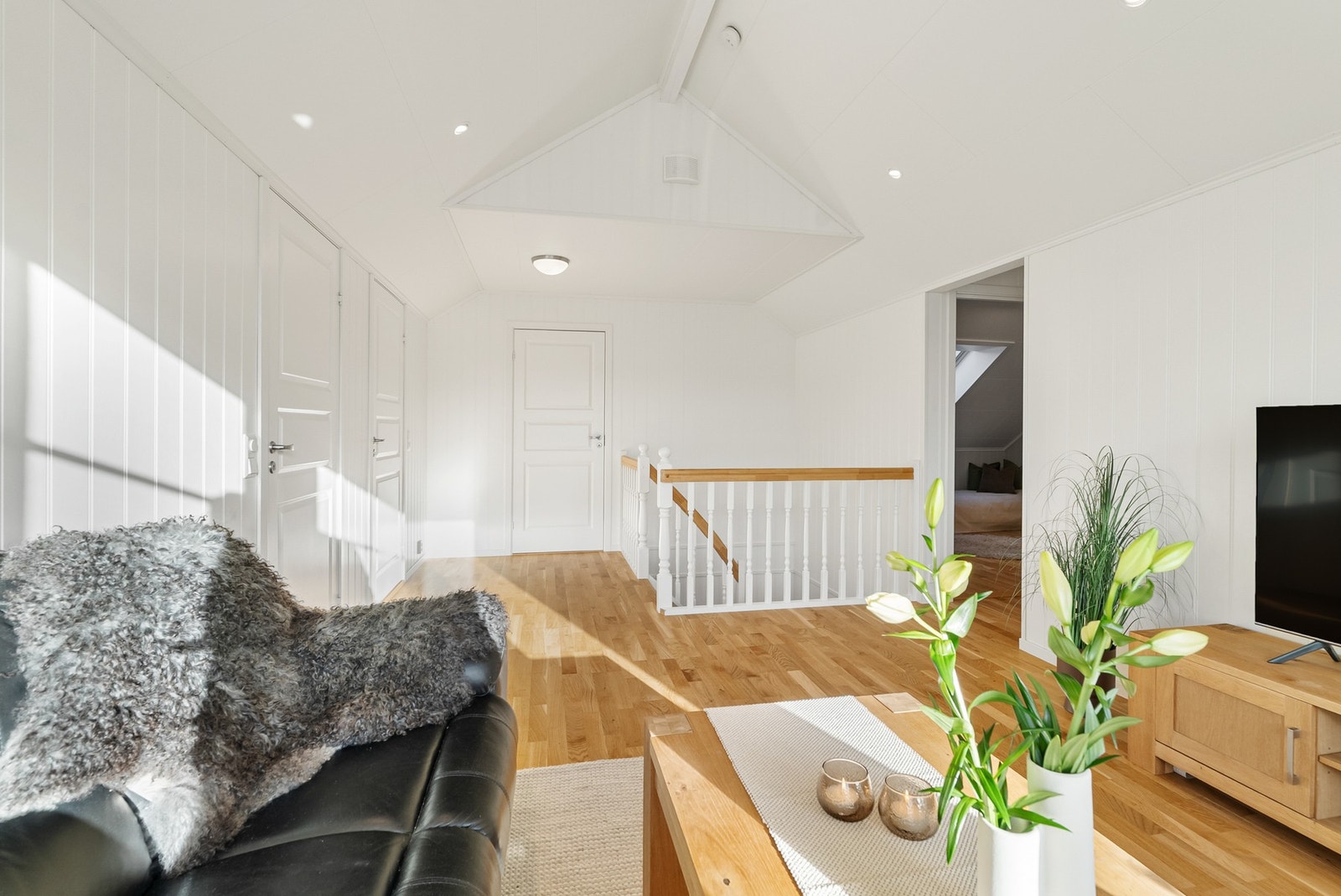 Loftstue. Galleribilde