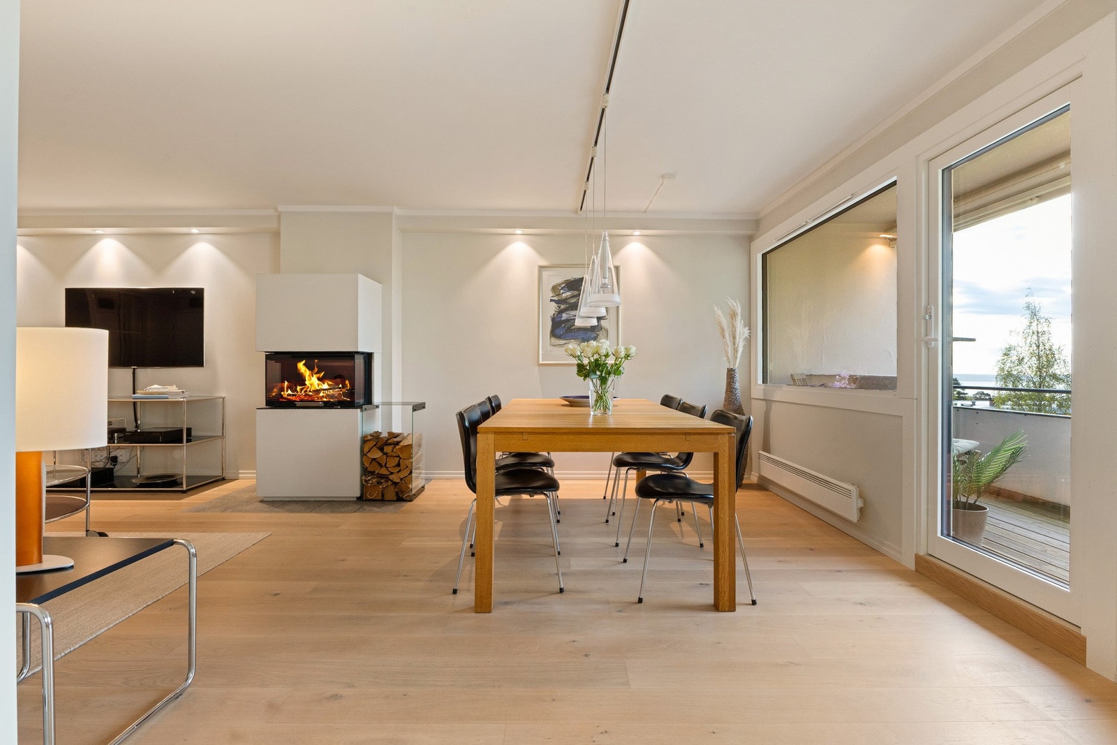 Velkommen til Østeråsen 81C - presentert av Elise Riise Johnsen, tlf. 90 11 08 66. Galleribilde