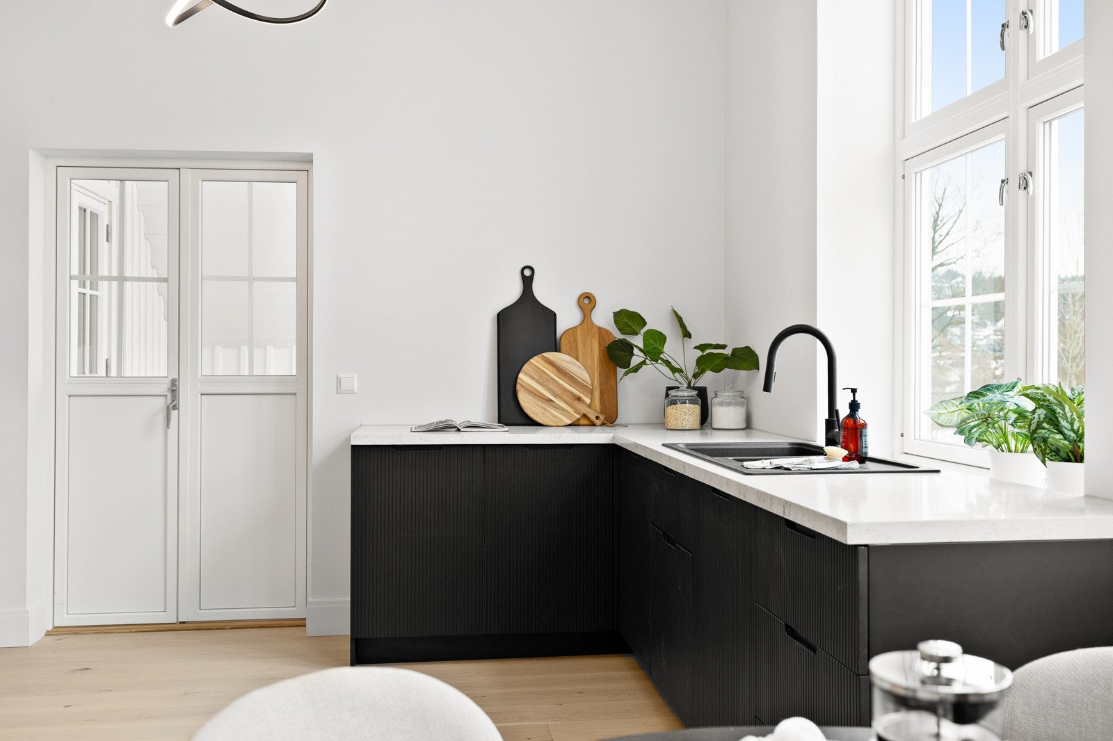 Med god benk- og skapplass. Galleribilde