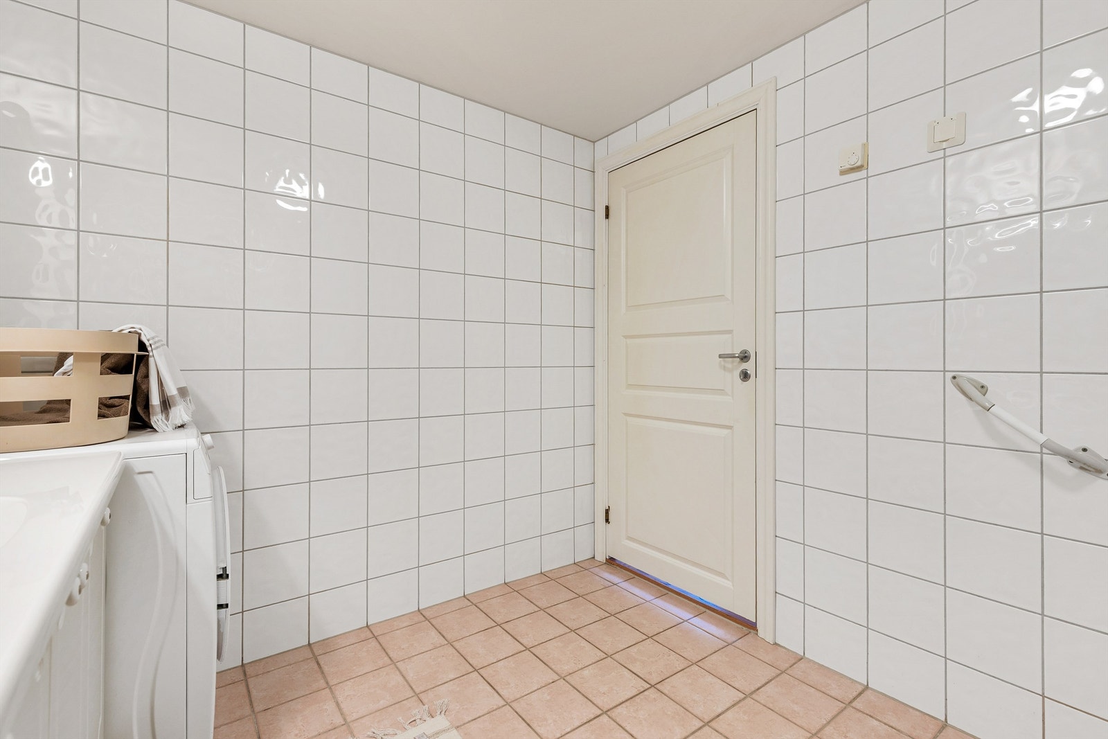 Opplegg for vaskemaskin og tørketrommel. Galleribilde