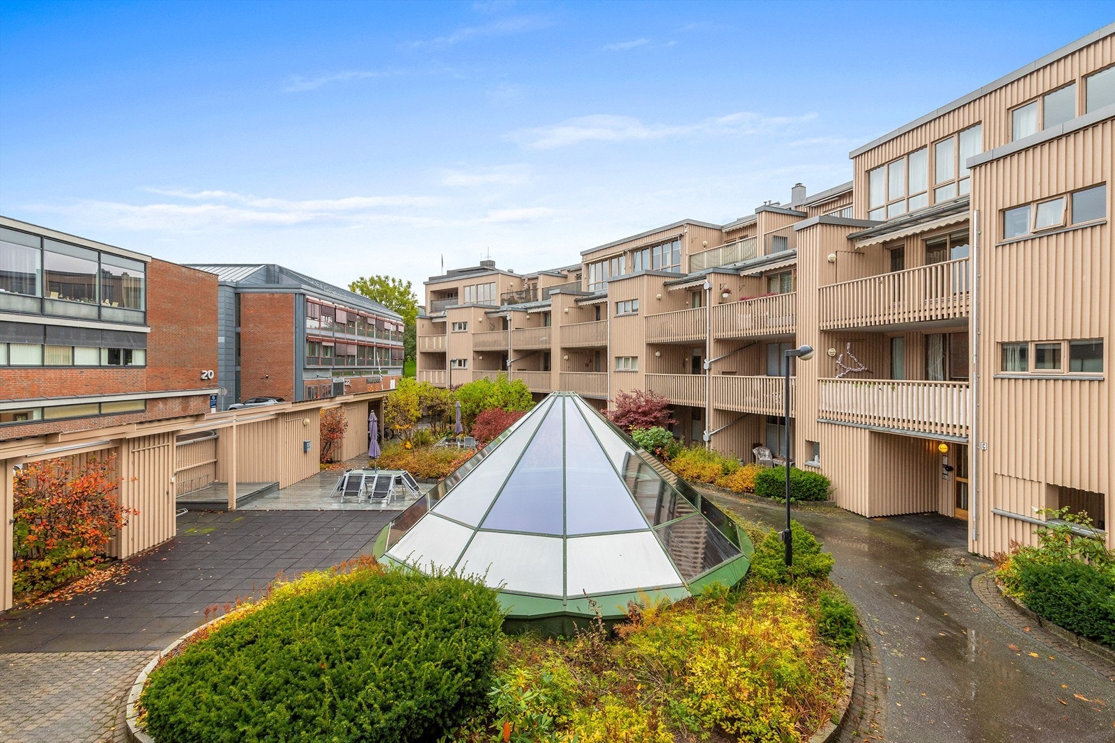 Fellesområdene består av frodig beplantning og hyggelige sitteplasser. Det blir arrangert flere felles begivenheter gjennom året, som f.eks. sommerfest på det store fellesområde. Galleribilde