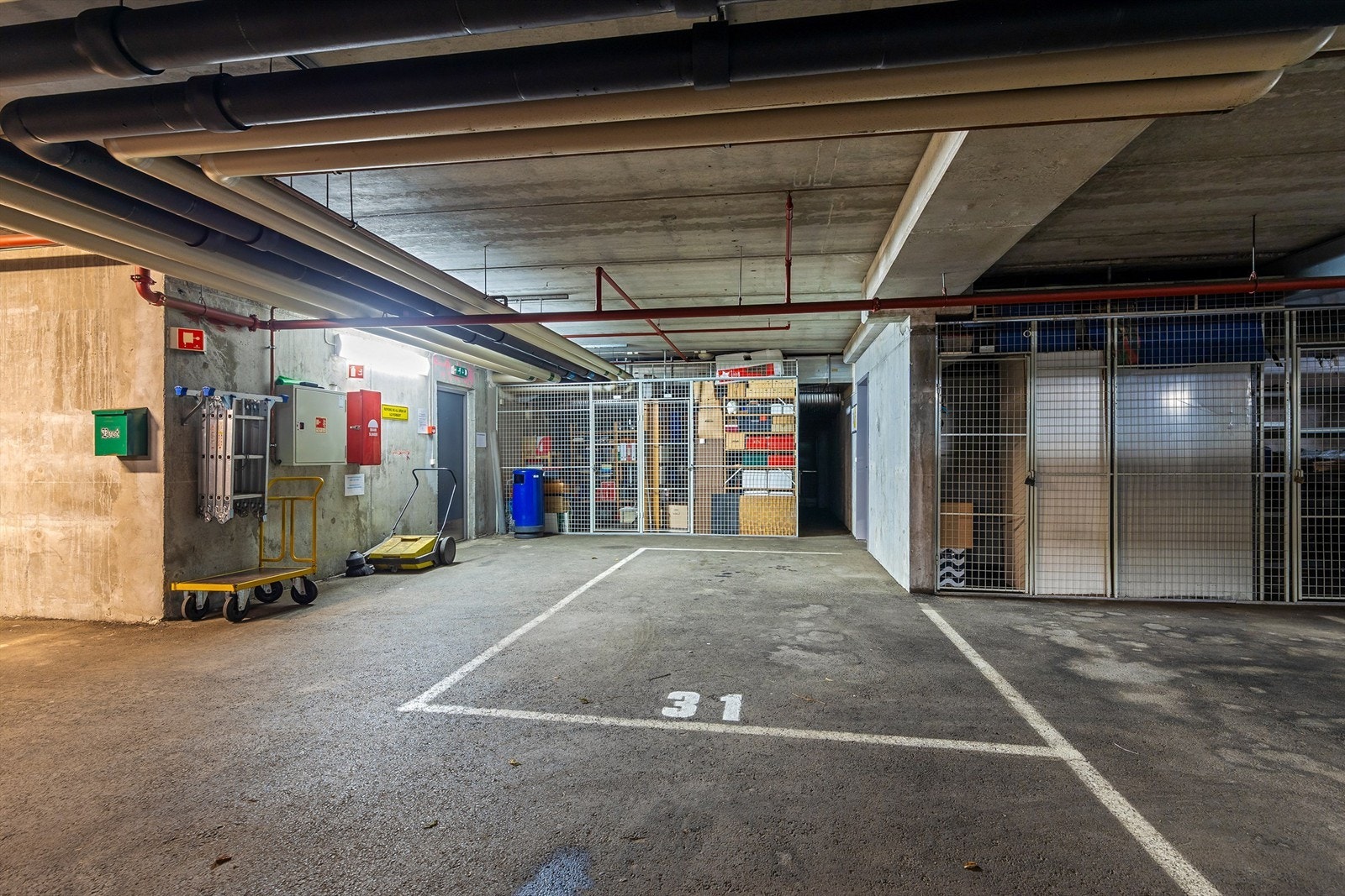 Garasjeplass i felles garasjeanlegg. Galleribilde