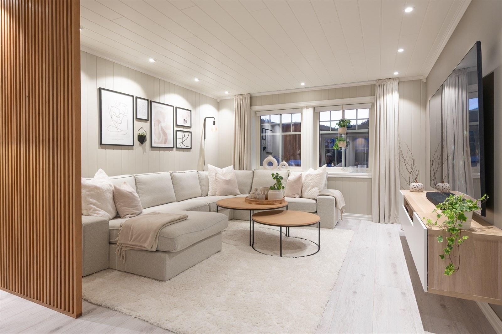 Delvis skjermet tv-stue hvor det er mulig å innrede ett ekstra soverom ved behov Galleribilde