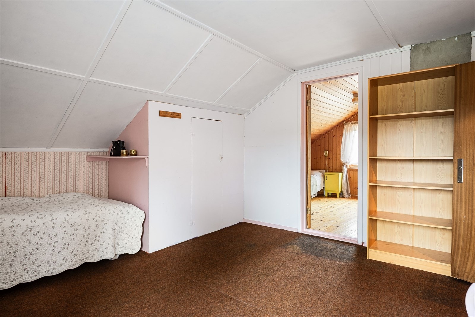 Det er også oppbevaringsplass i plassbygget skap. Galleribilde