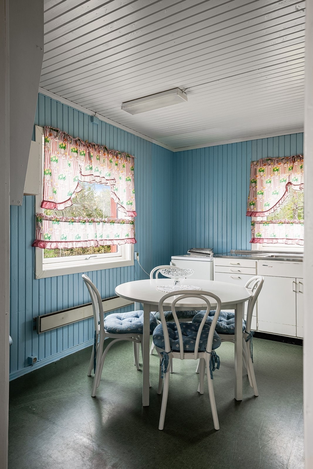 Fra stuen kommer du videre inn til kjøkkenet. Galleribilde