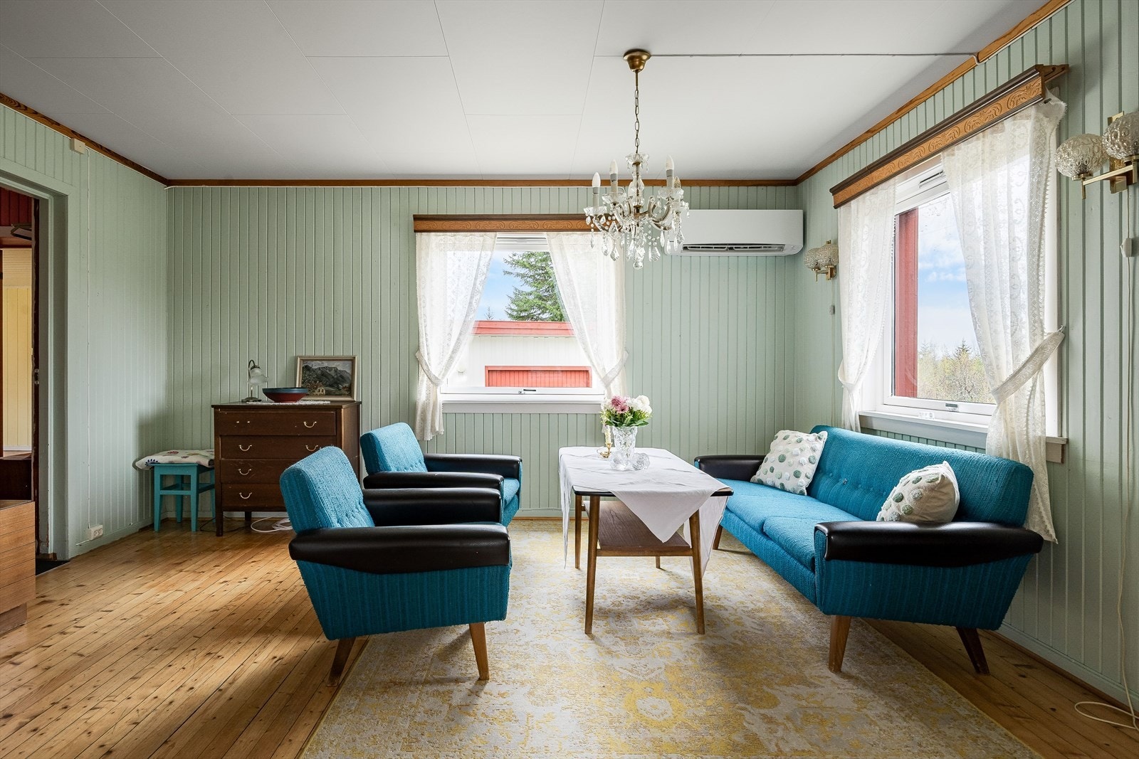 I stuen er det montert luft-til-luft varmepumpe fra 2017 som sørger for en god og jevn varme på vinterstid. Galleribilde