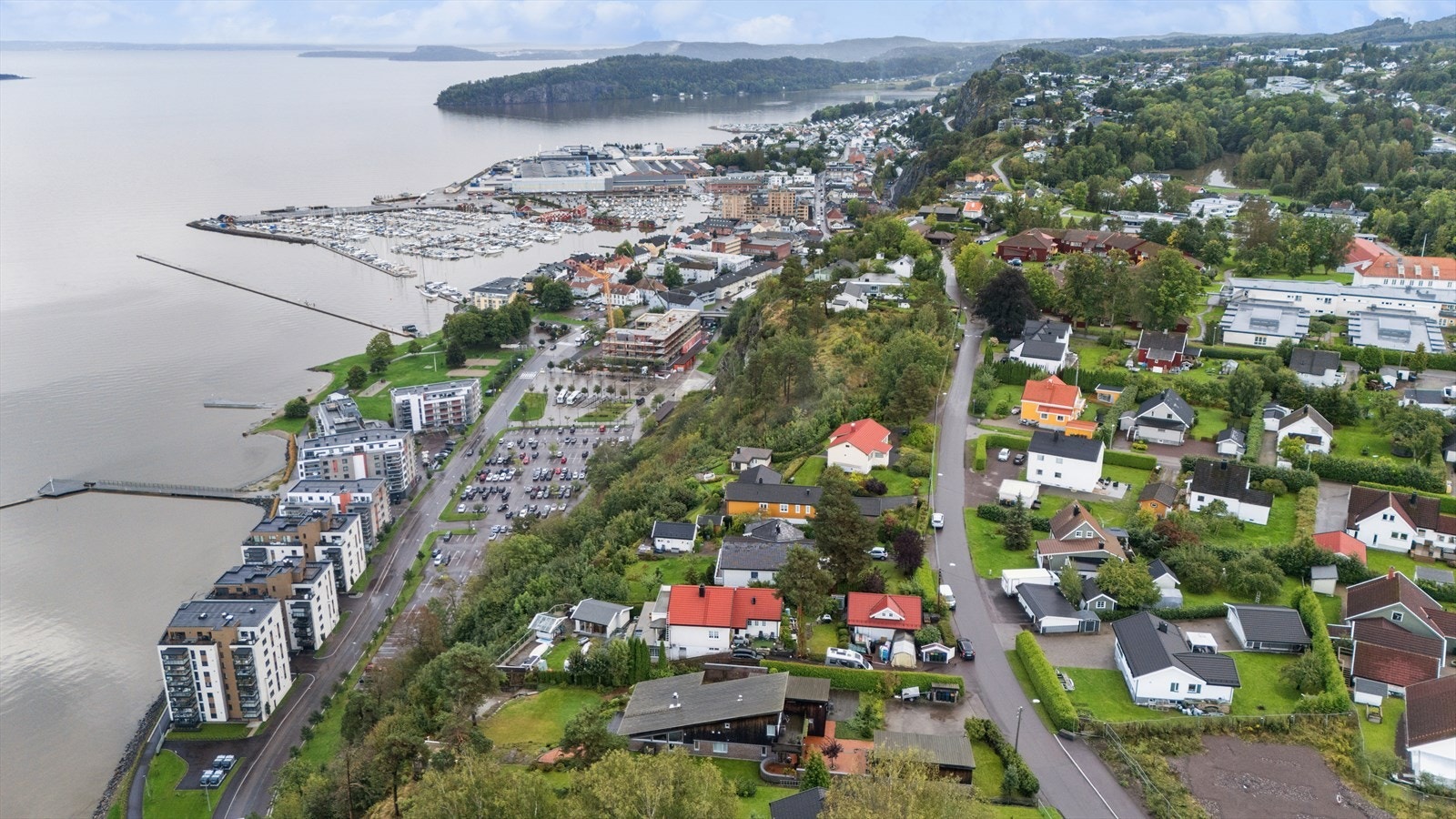 Eiendommen ligger fint til i attraktivt og rolig boligområde. Galleribilde