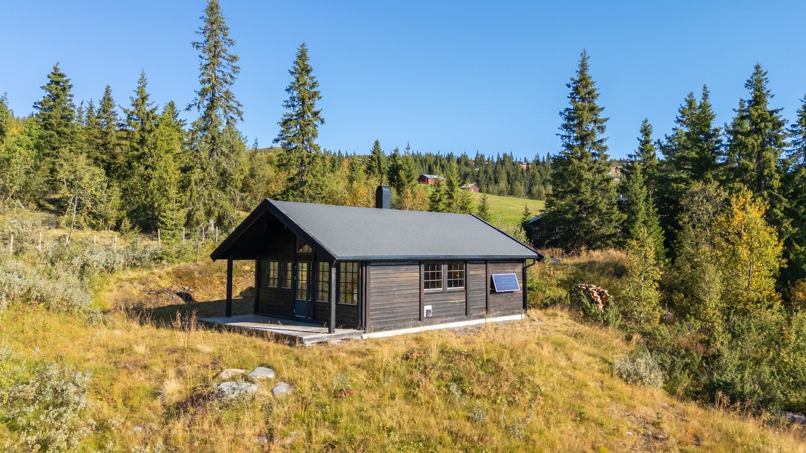 Eiendommen er plassert i en blindvei, så her er det ingen gjennomgangstrafikk. Galleribilde