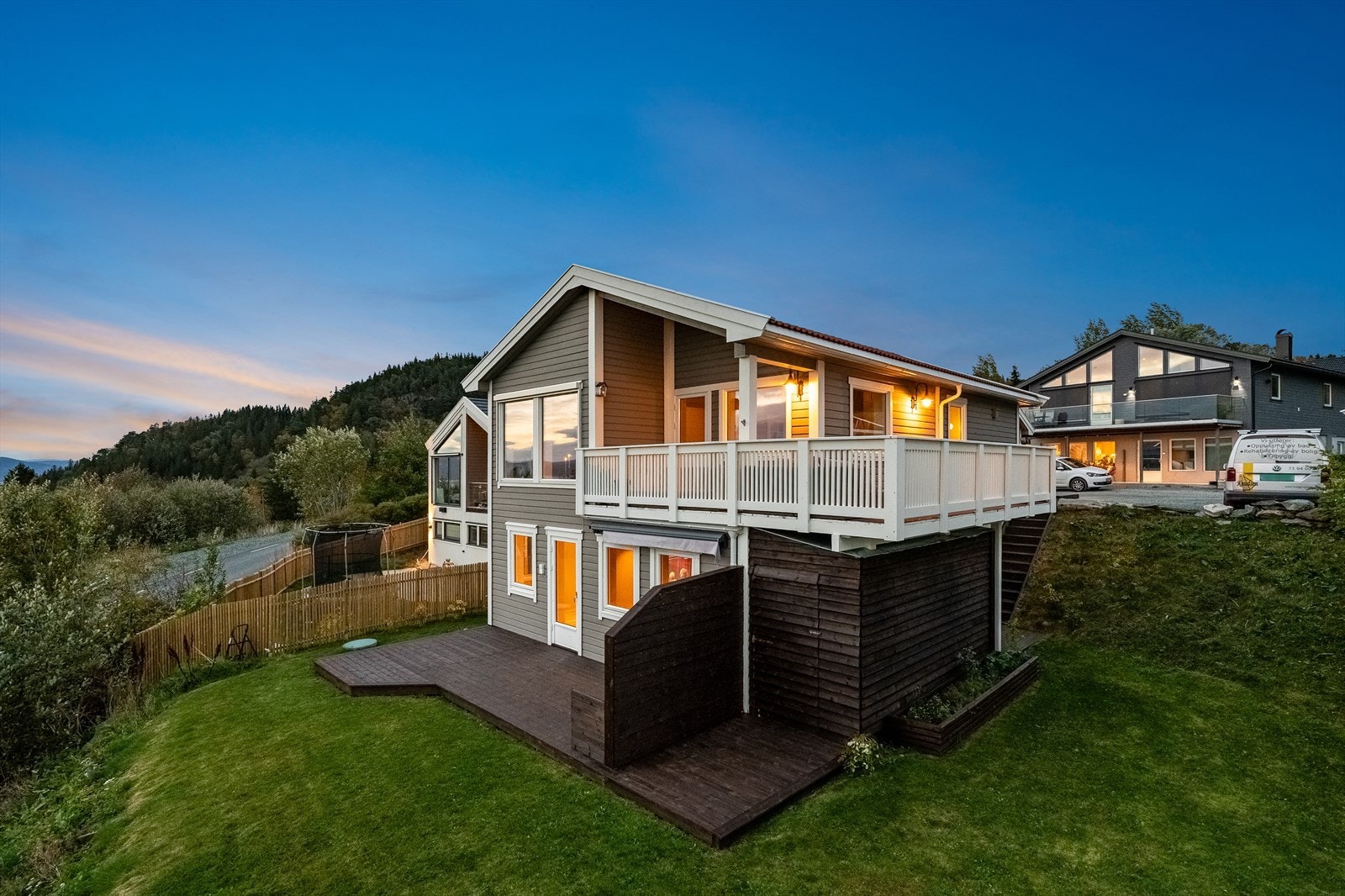 En meget flott enebolig med garasje fra 2013. Galleribilde