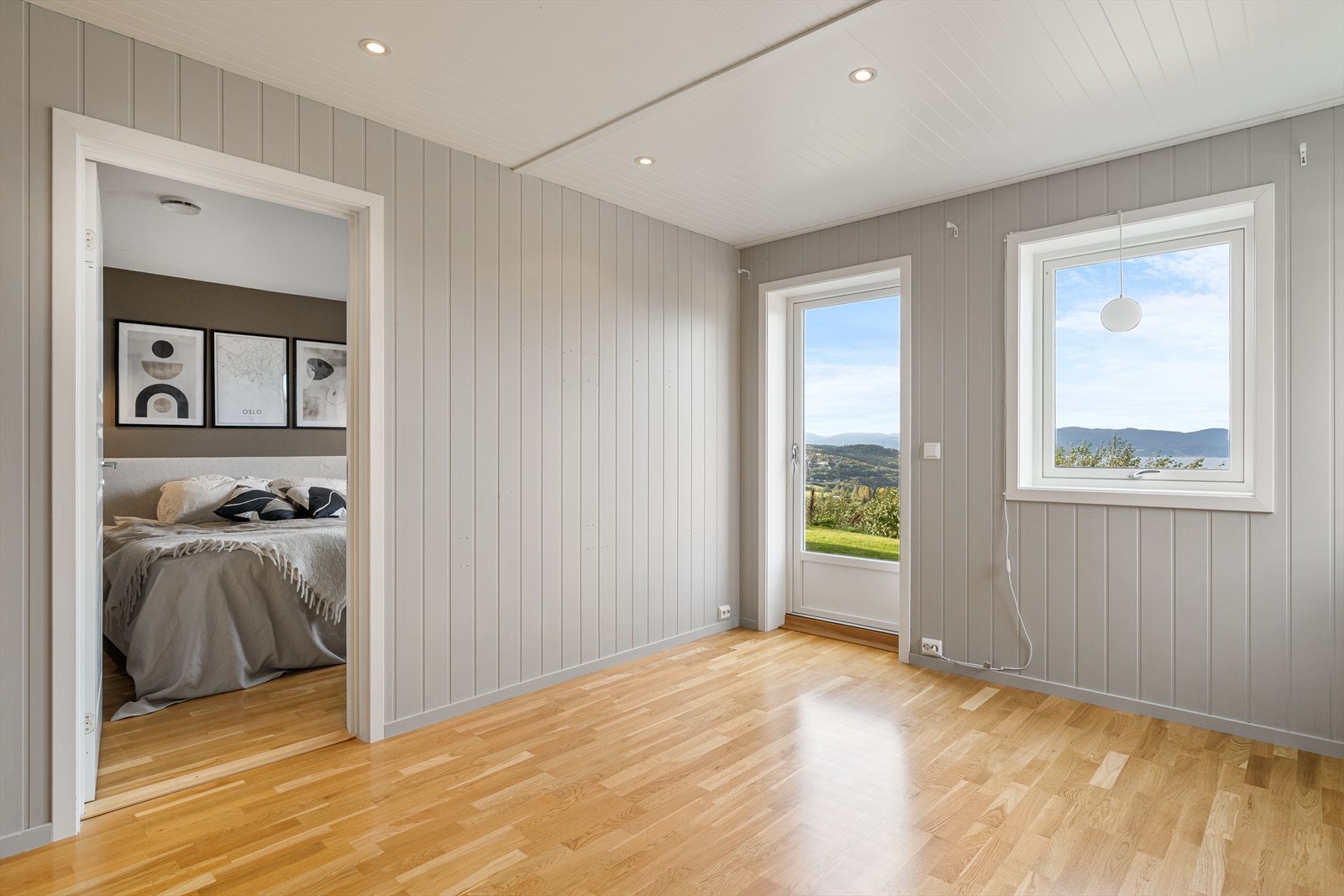 Fra denne etasjen er det utgang til en terrasse på 23 kvm. Galleribilde