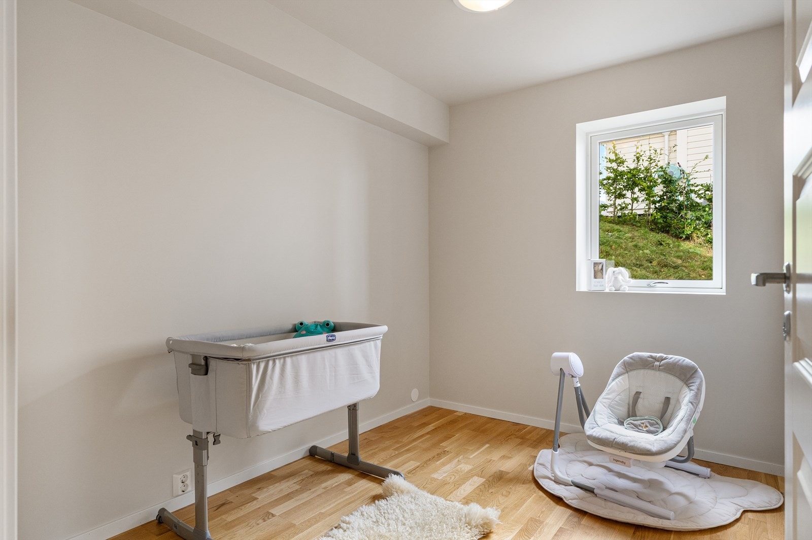 Alle soverommene er plassert i sokkeletasje. Galleribilde