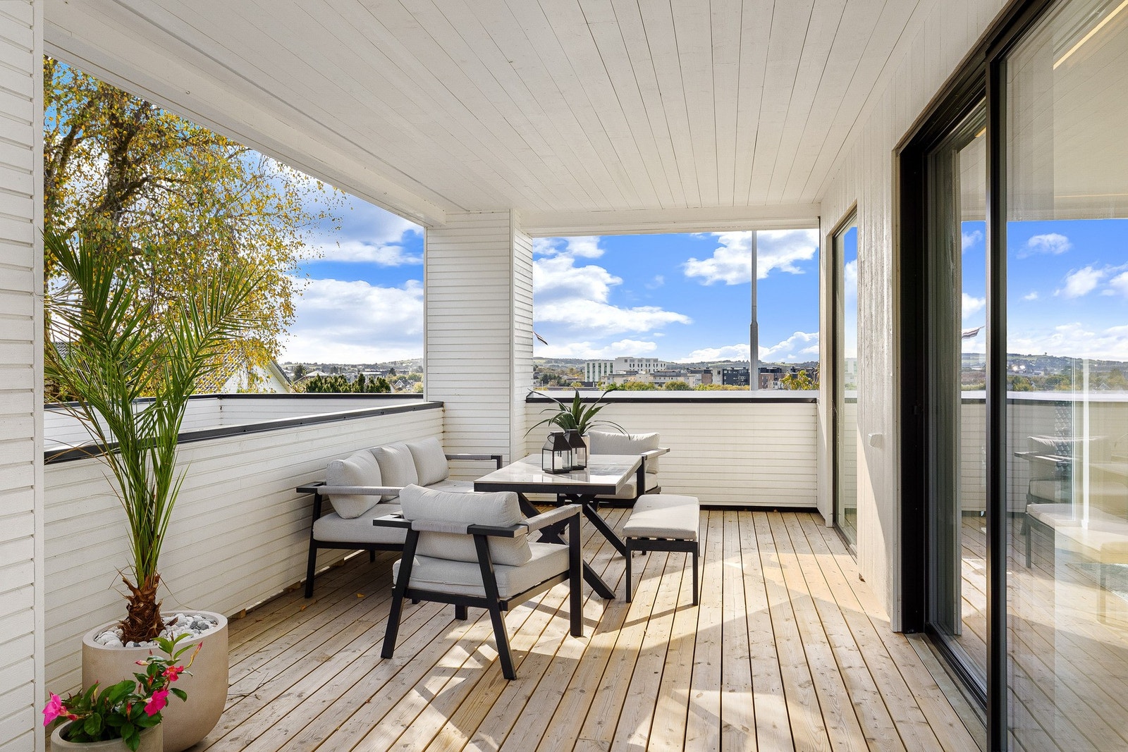 Overbygget balkong ut av kjøkkendel Galleribilde