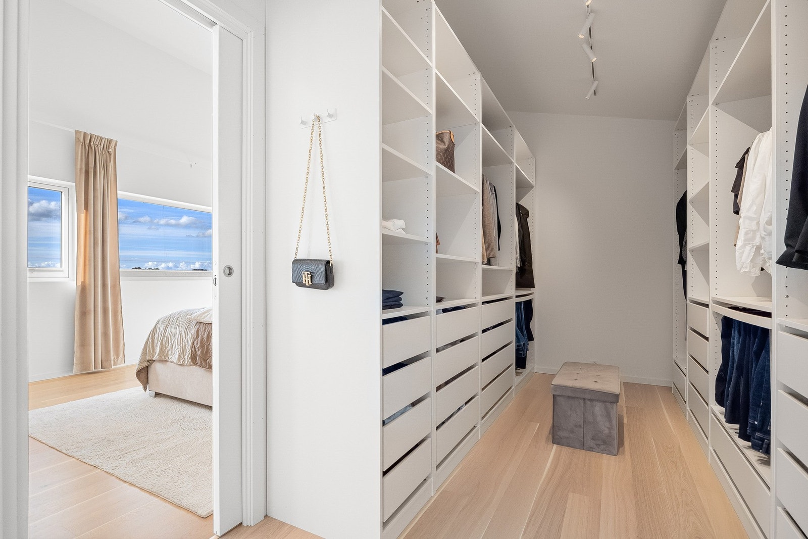 Garderobe Galleribilde