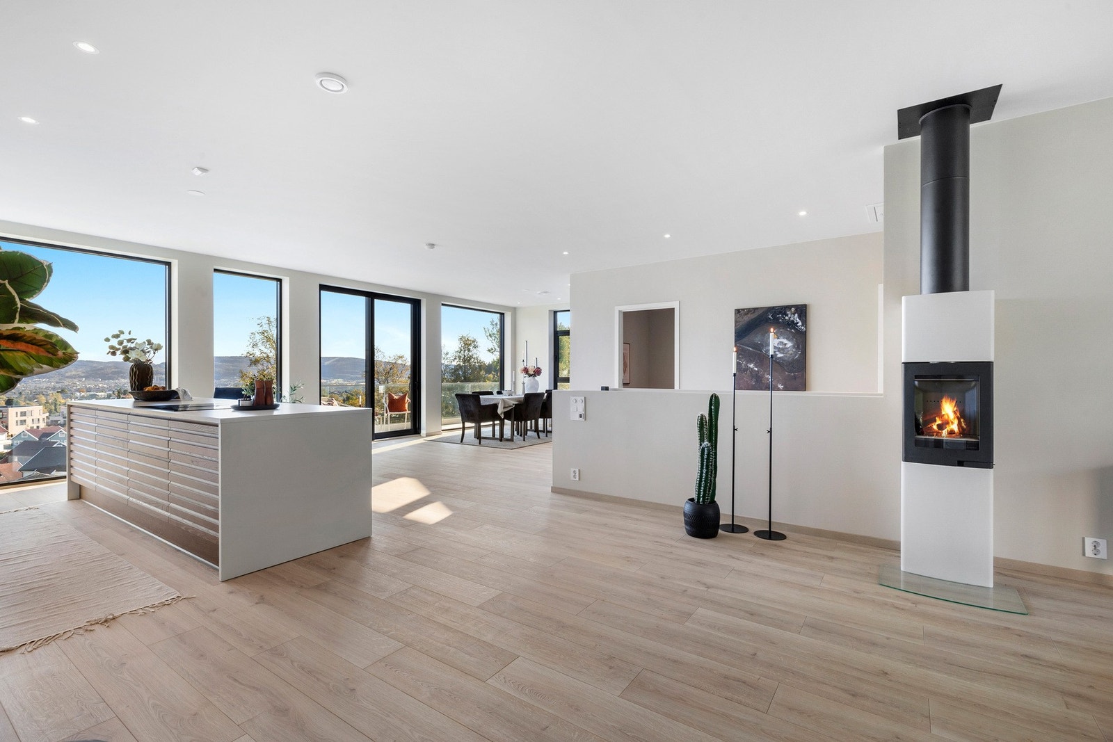 Stue- og kjøkkenløsning på tilsammen 72 kvm. Galleribilde