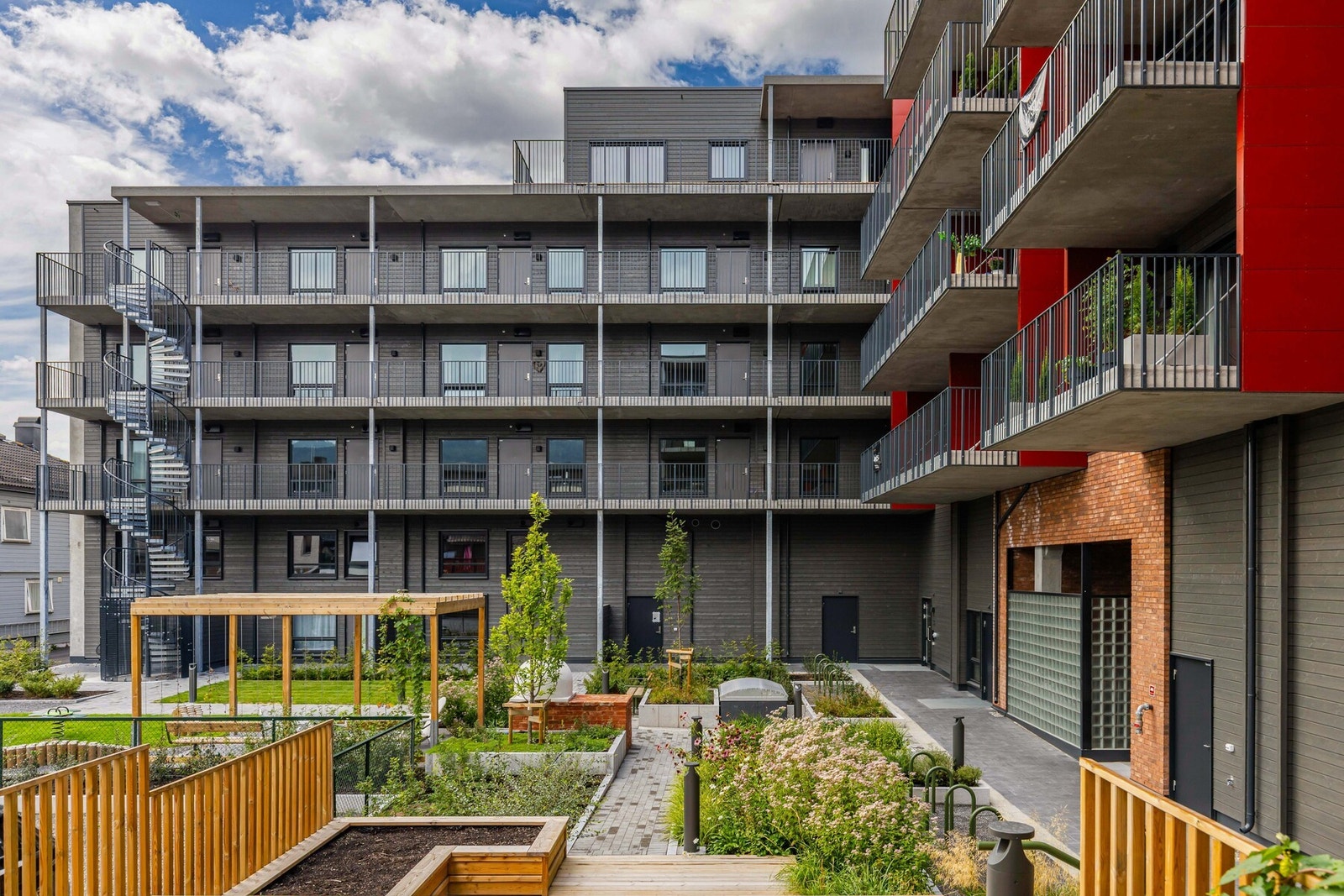 Leiligheten ligger i 4. etasje i et nytt og moderne bygg. Galleribilde