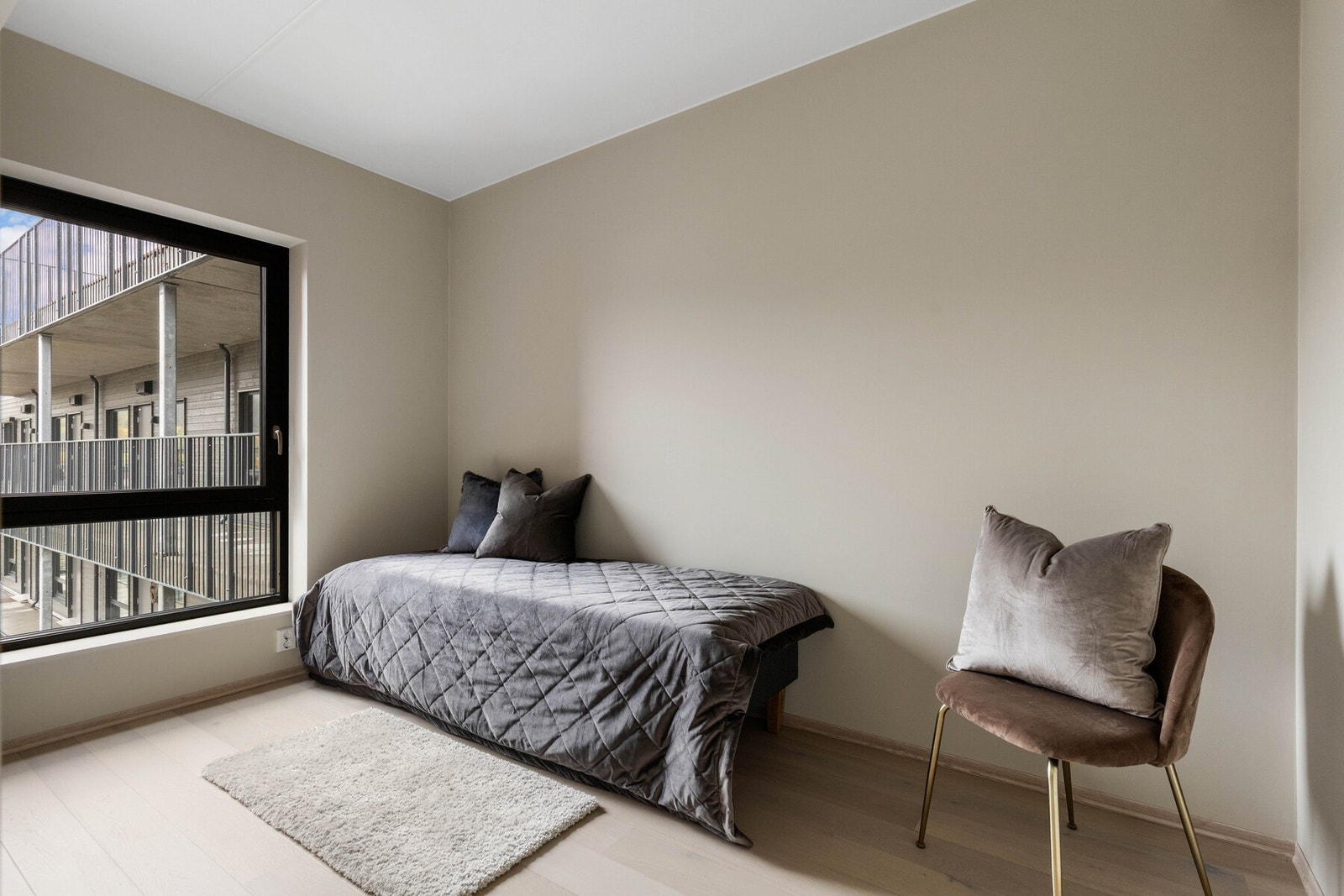 Det er avsatt plass til garderobeskap på begge rom. Galleribilde