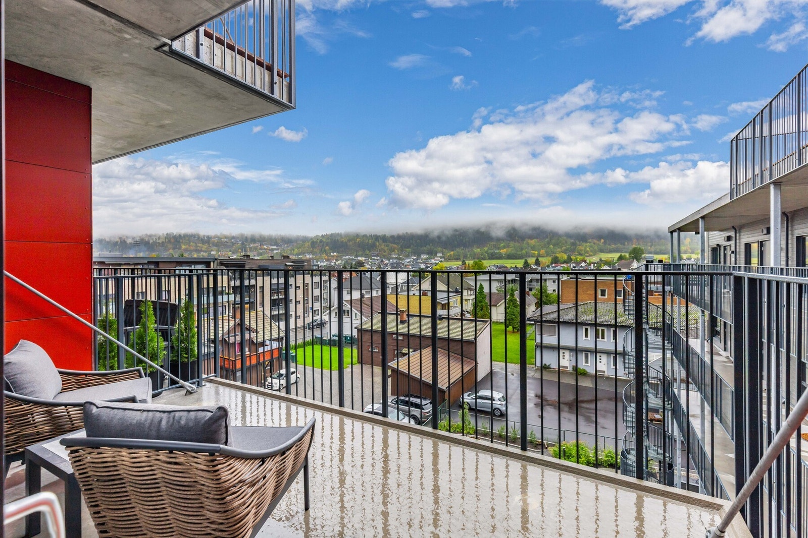 Rekkverket skaper en luftig atmosfære. Galleribilde