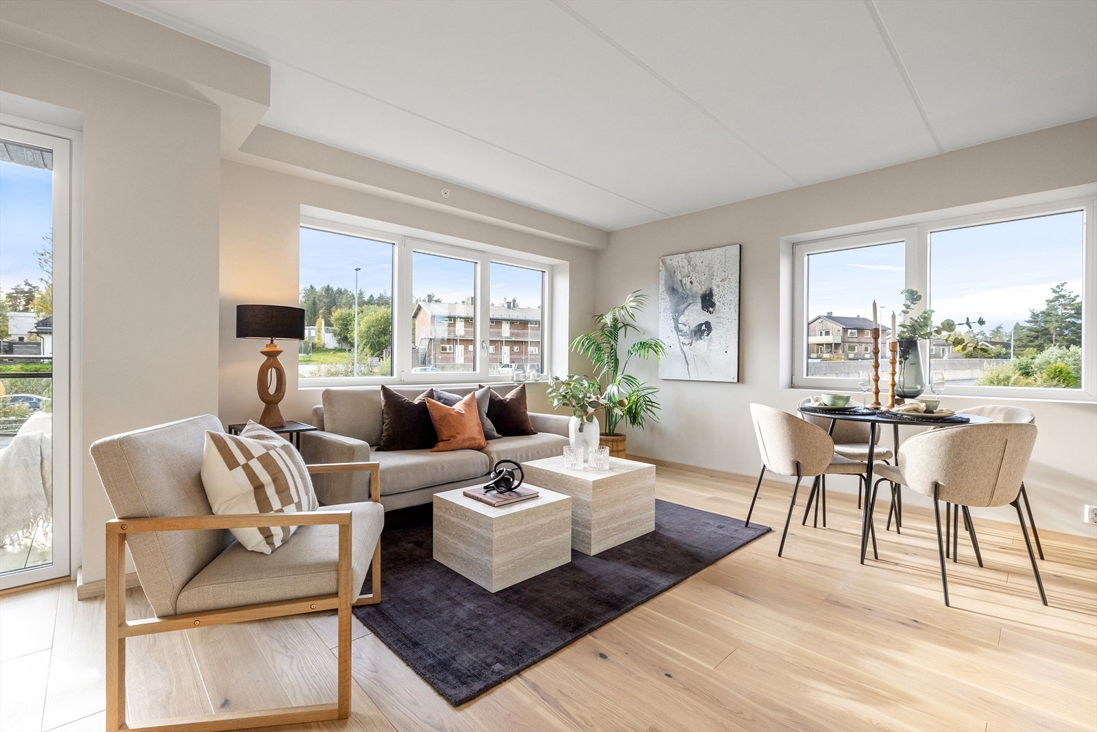 Leiligheten holde svært høy standard med 1-stavs parkett og beige gipsvegger. Galleribilde