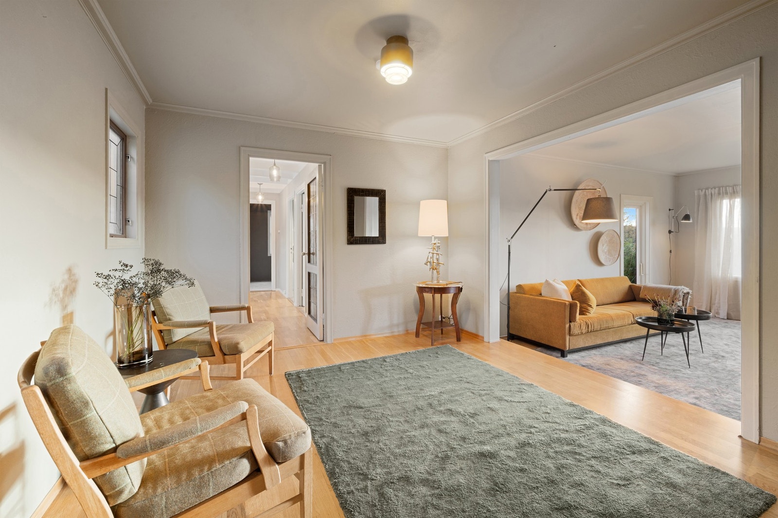 Boligen har et samlet stueareal på 44 kvm med flere ulike møbleringsmuligheter. Galleribilde