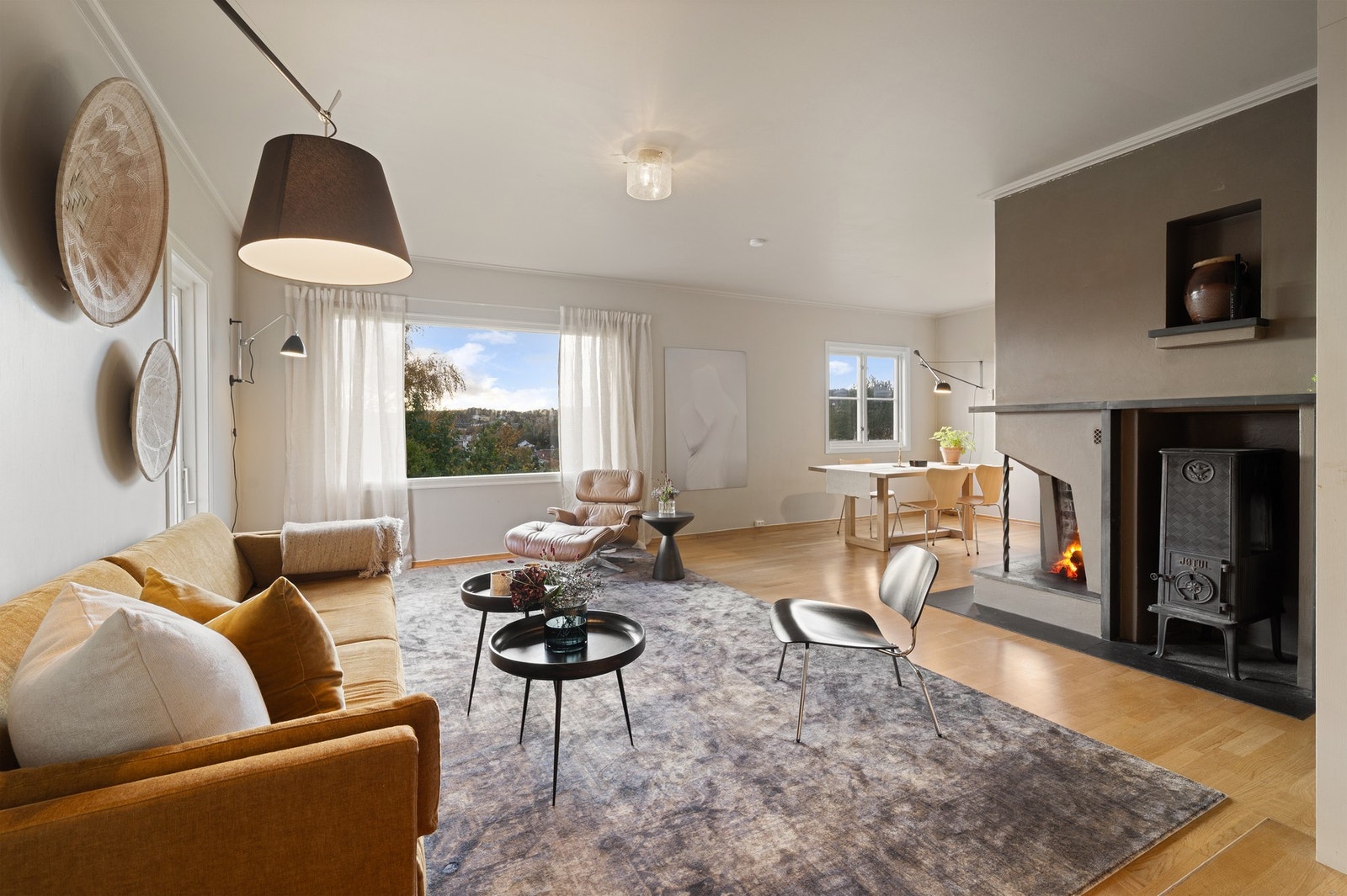 Velkommen til Øvre Ferstadveg 13 B, presentert av EiendomsMegler 1 ved Christian Aa. Galleribilde