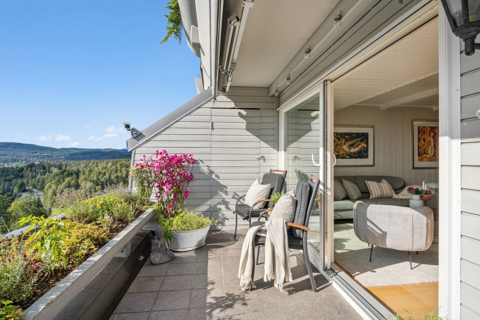 Stor og solrik terrasse på 14 kvm Galleribilde