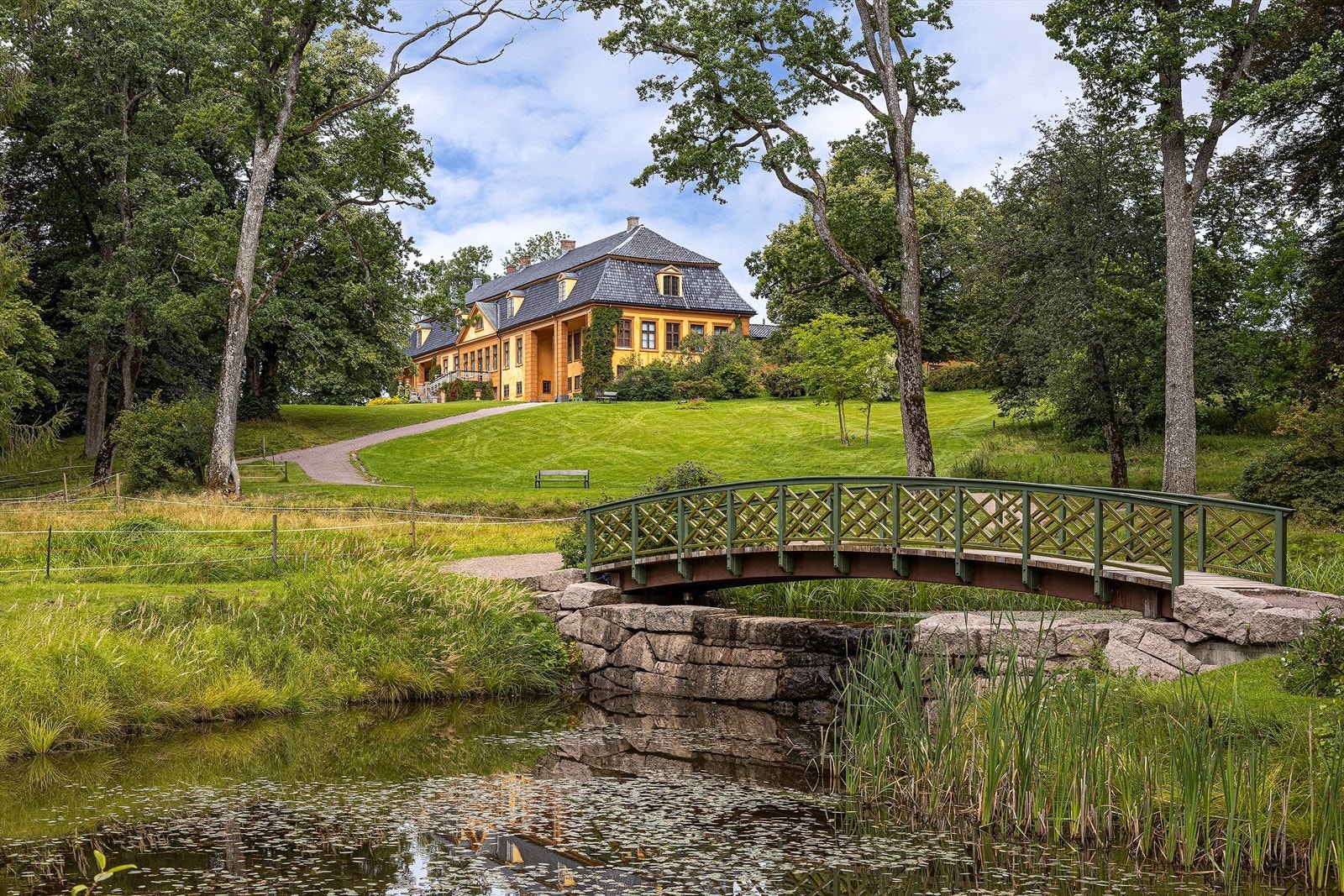 Legg søndagsturen til Bogstad Gård. Her er det kafè samt aktiviteter for store og små Galleribilde