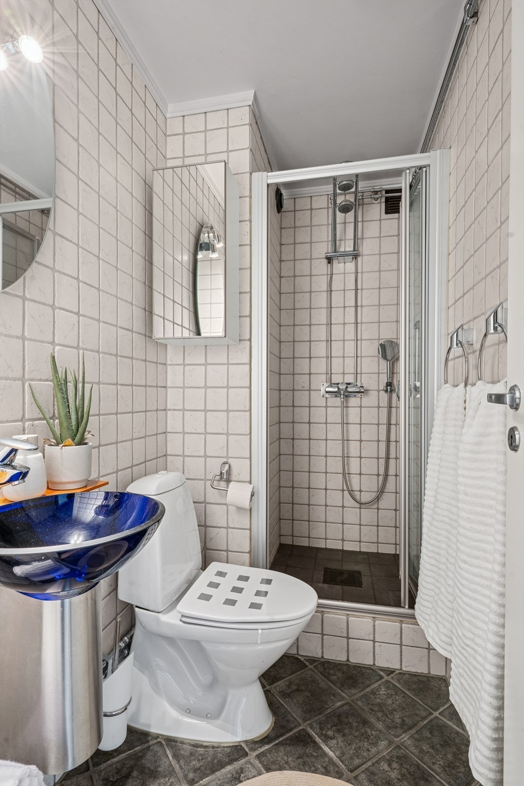 Baderom 2 med inngang fra entrè Galleribilde