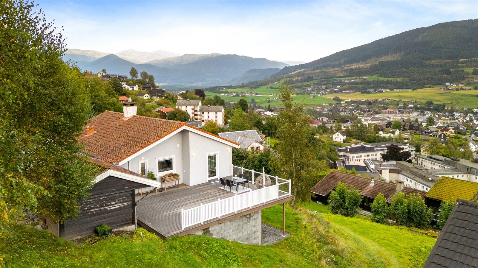 Har du spørsmål om eiendommen eller passer ikke oppsatt visning? Ta kontakt med eiendomsmegler på tlf eller e-post. Galleribilde