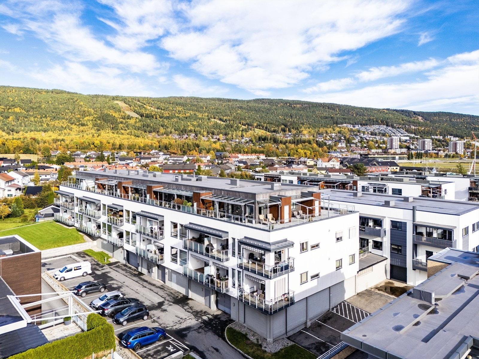 Velkommen til Buskerudveien 219E! En stilfull 2-roms leilighet fra 2012. Galleribilde