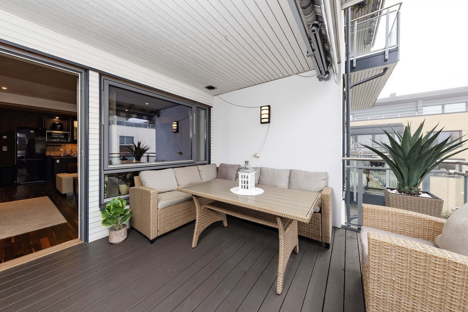 Det er rikelig med plass for både utemøblement, grill og annet en måtte ønske. Galleribilde