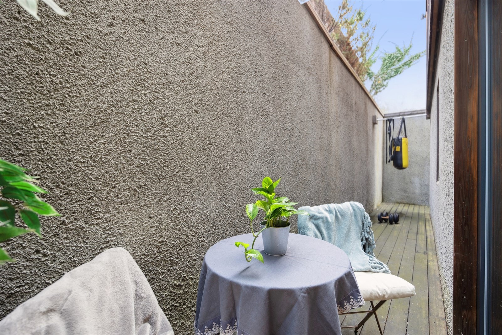 Utgang til uteplass fra soverom. Galleribilde