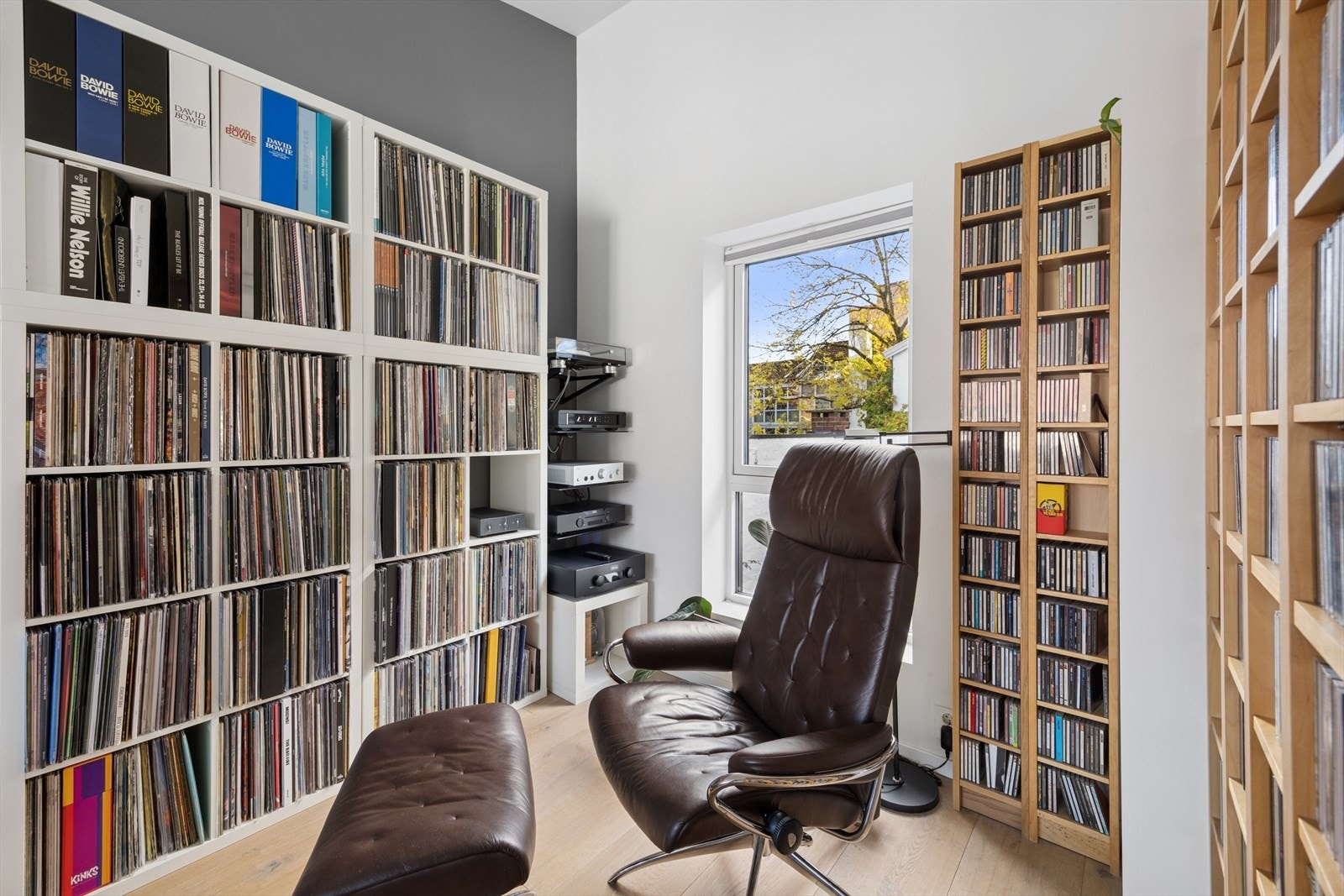 Rommet har flere bruksmuligheter og god plass for oppbevaring. Galleribilde