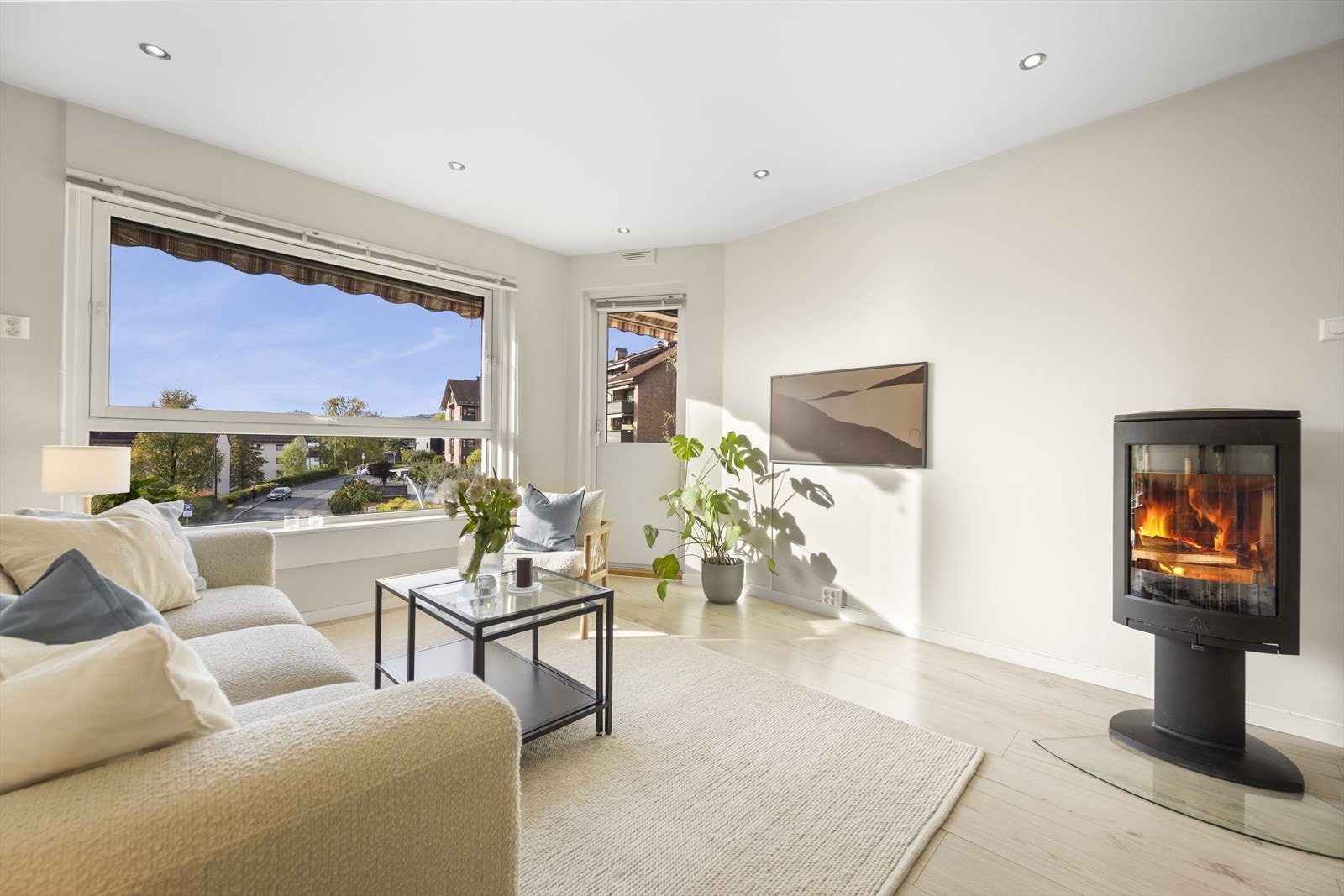 Leiligheten ligger i 3. etasje og inneholder entré, to soverom, bad, kjøkken og stue. Galleribilde